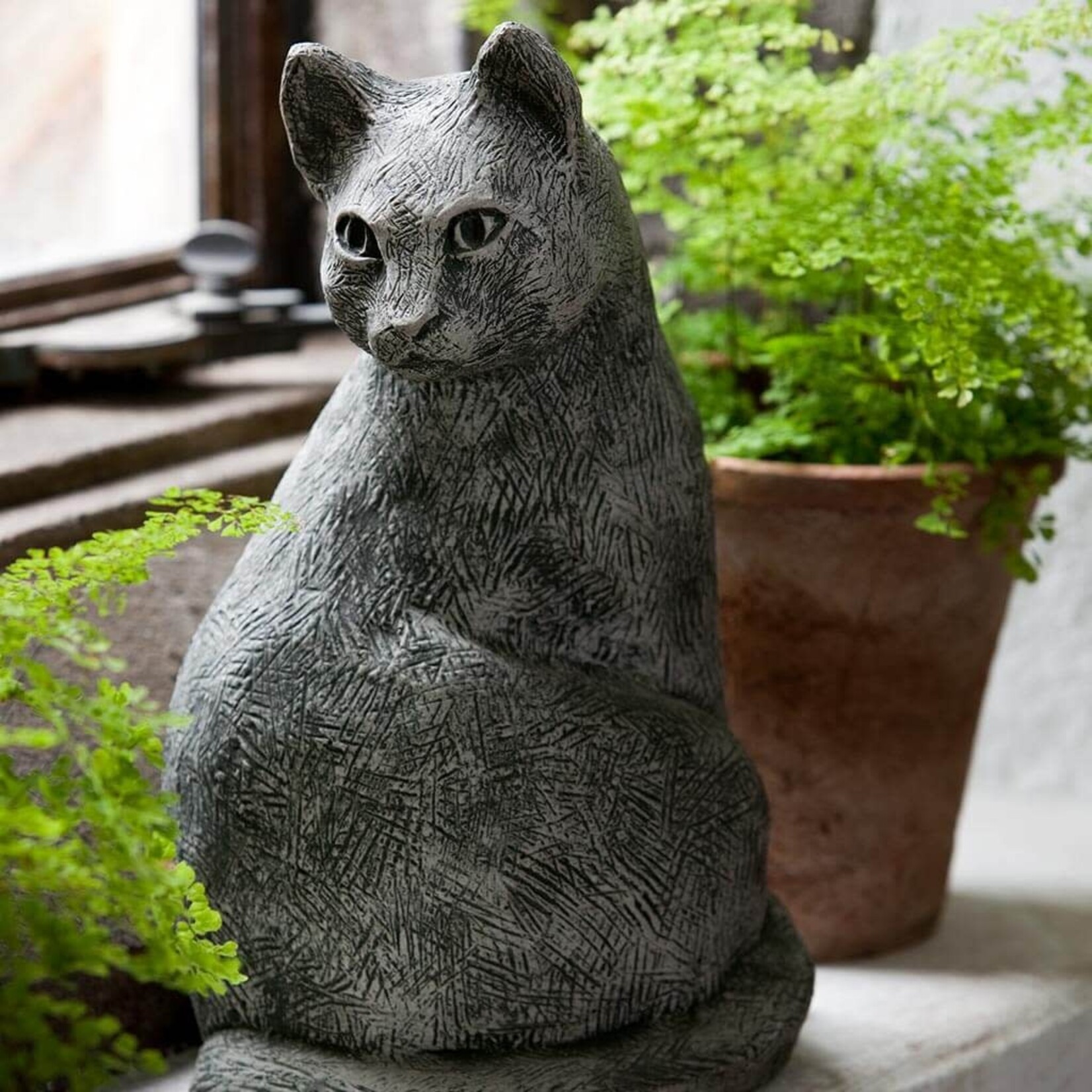 Campania Prowl Statue