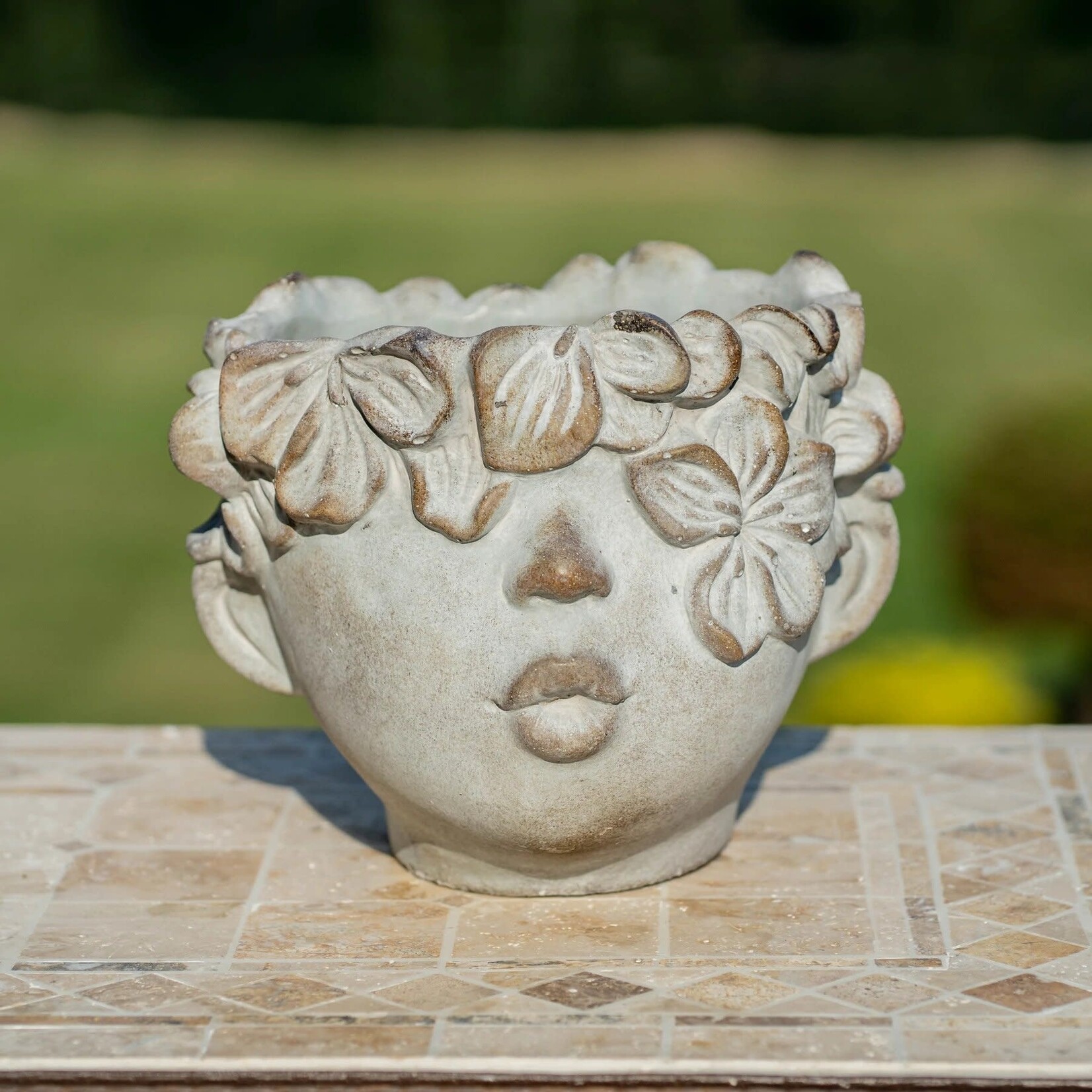 Big Smooch Planter  (H2 e box)
