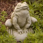 Campania Frankie The Frog  Statue