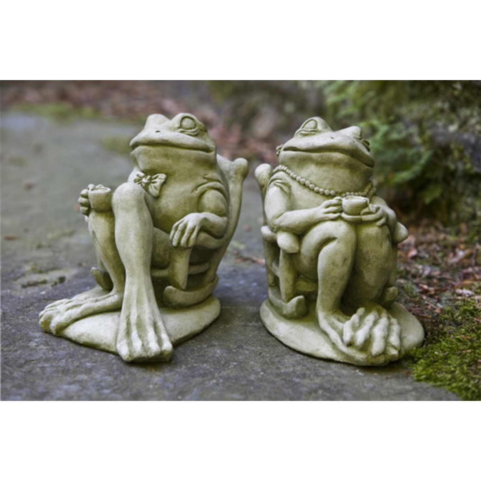 Campania Frog Drinking Tea  Statue