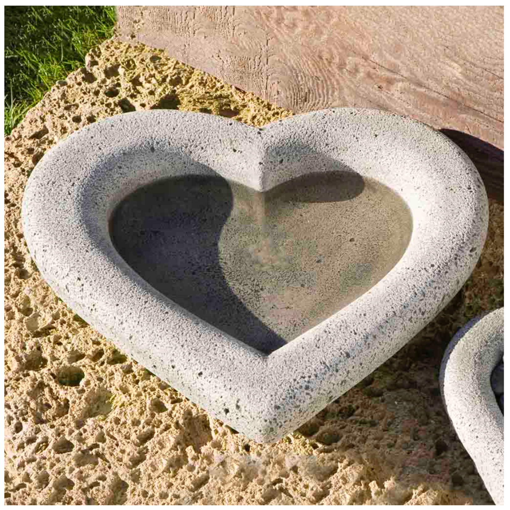 Campania Heart for bird bath, stones, shells, etc.
