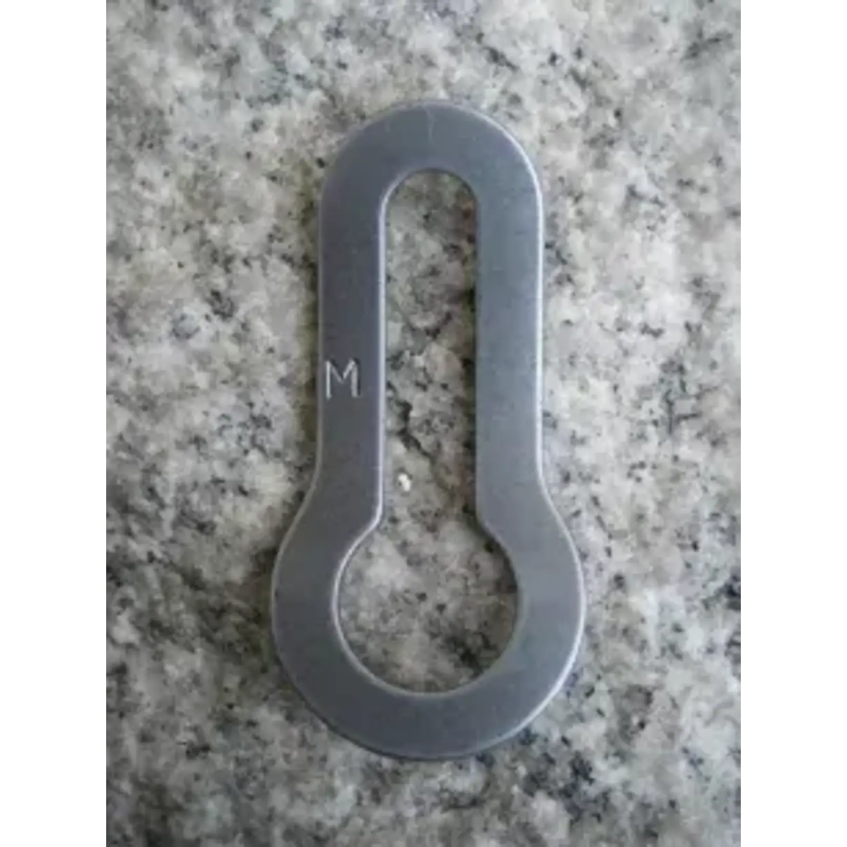 Moses Enterprises 1/4” – 5/16” Keyhole Rivet Hanger