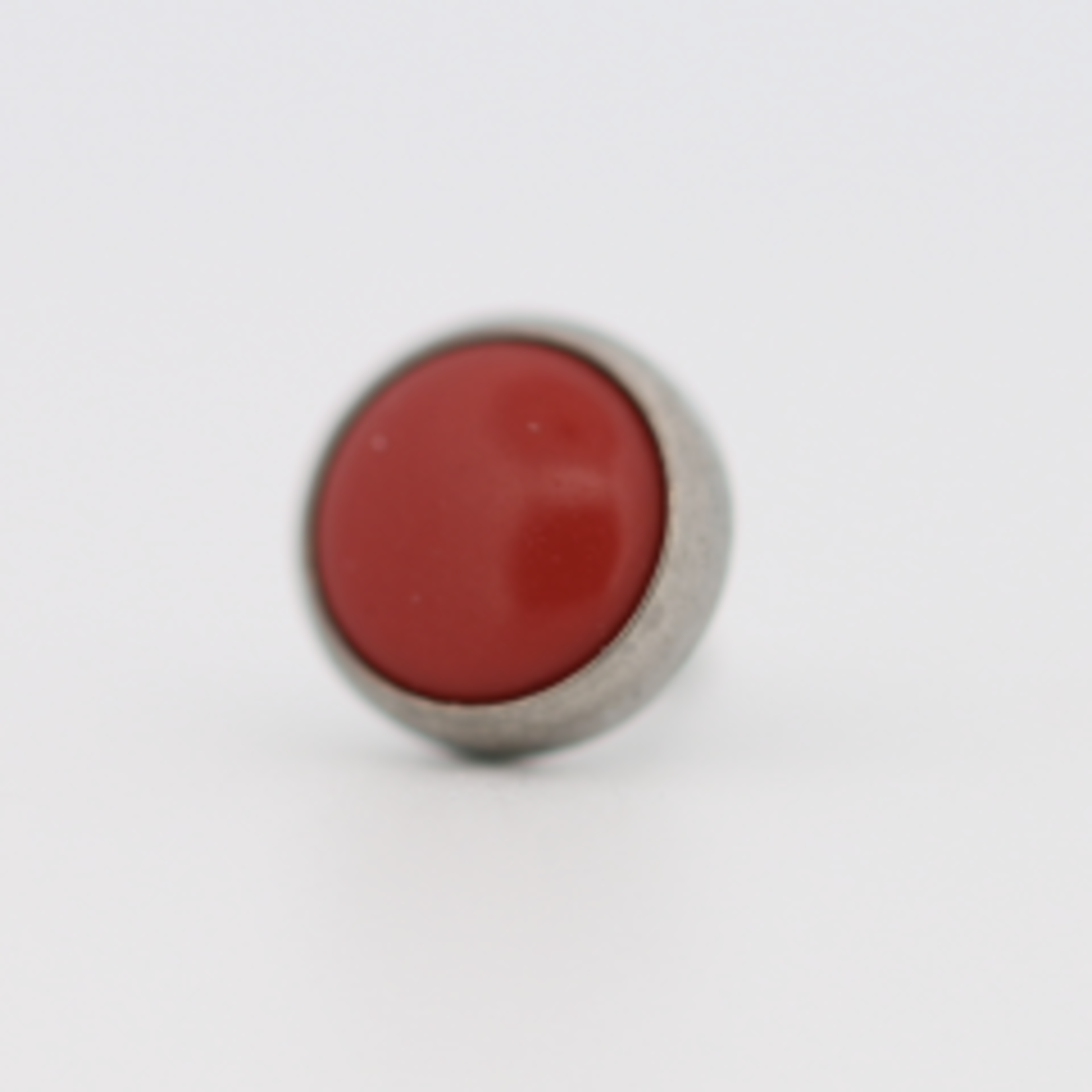 Neometal 18g cabochon bezel set 2mm synthetic red coral
