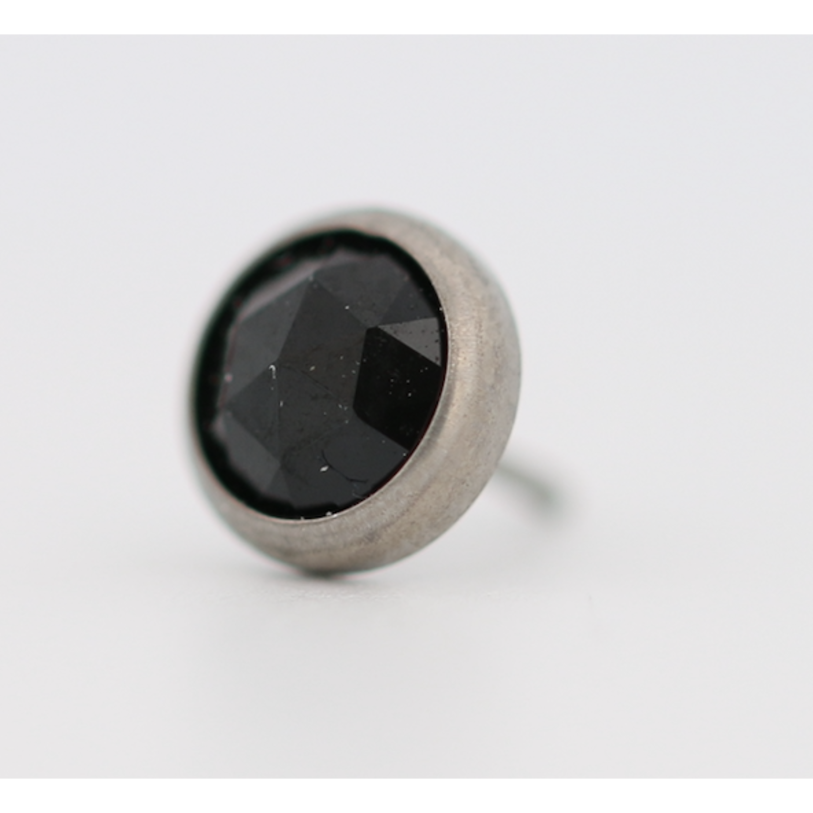 Neometal 18g cabochon bezel set 2.5mm synthetic rose cut black ceramic