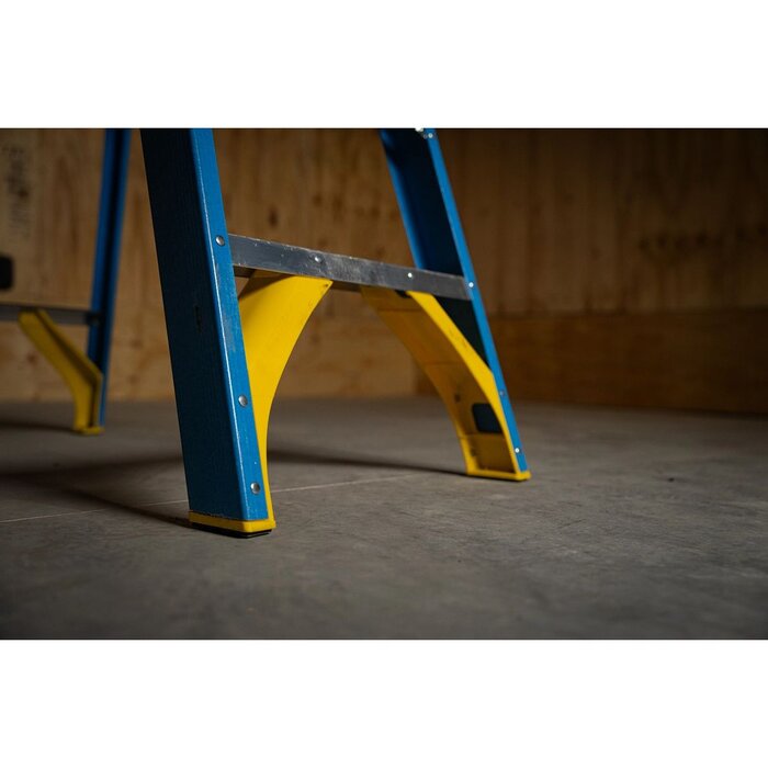 WERNER HAR9233 WERNER 6' FIBERGLASS LADDER FS1O6