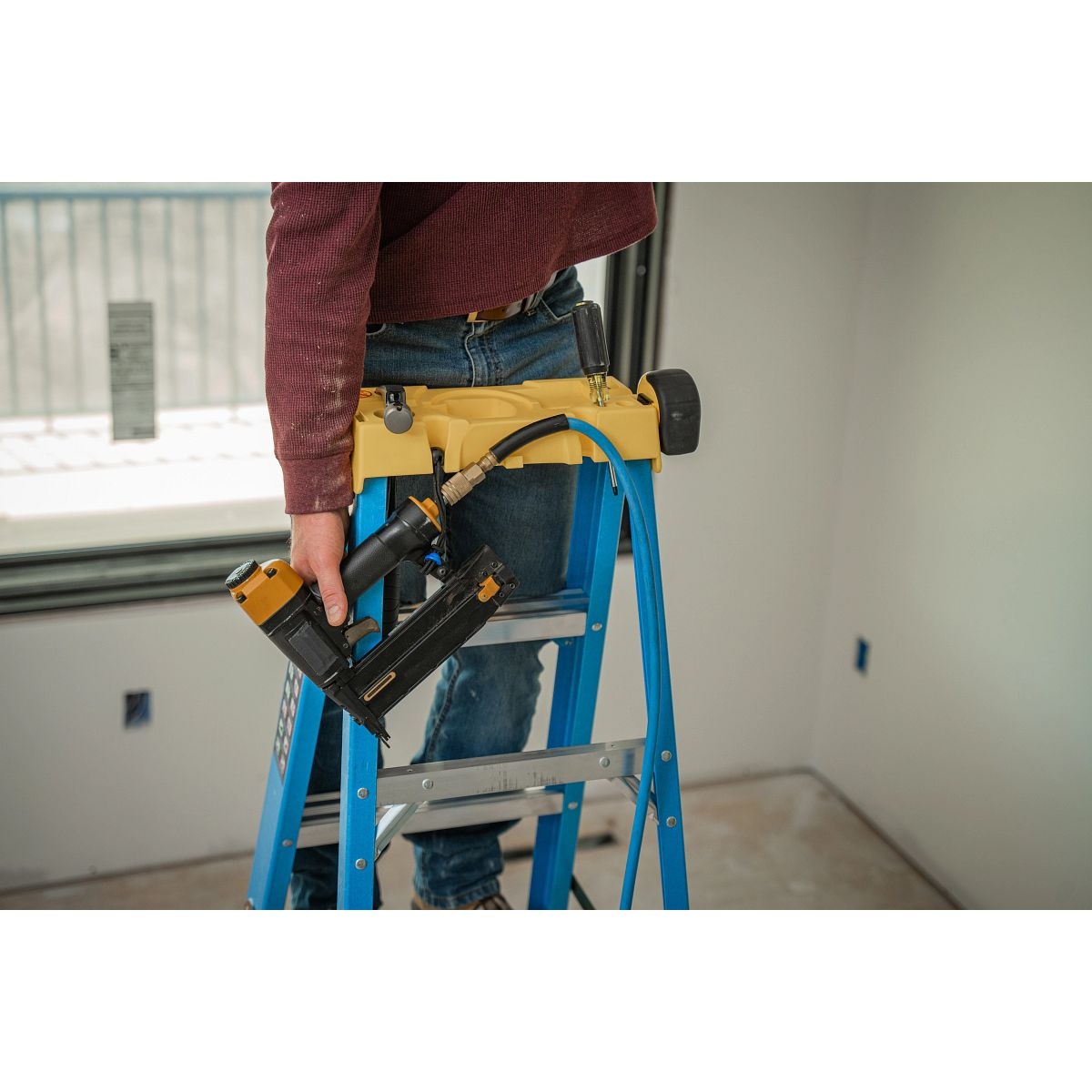 WERNER HAR9233 WERNER 6FT FIBERGLASS LADDER FS1O6