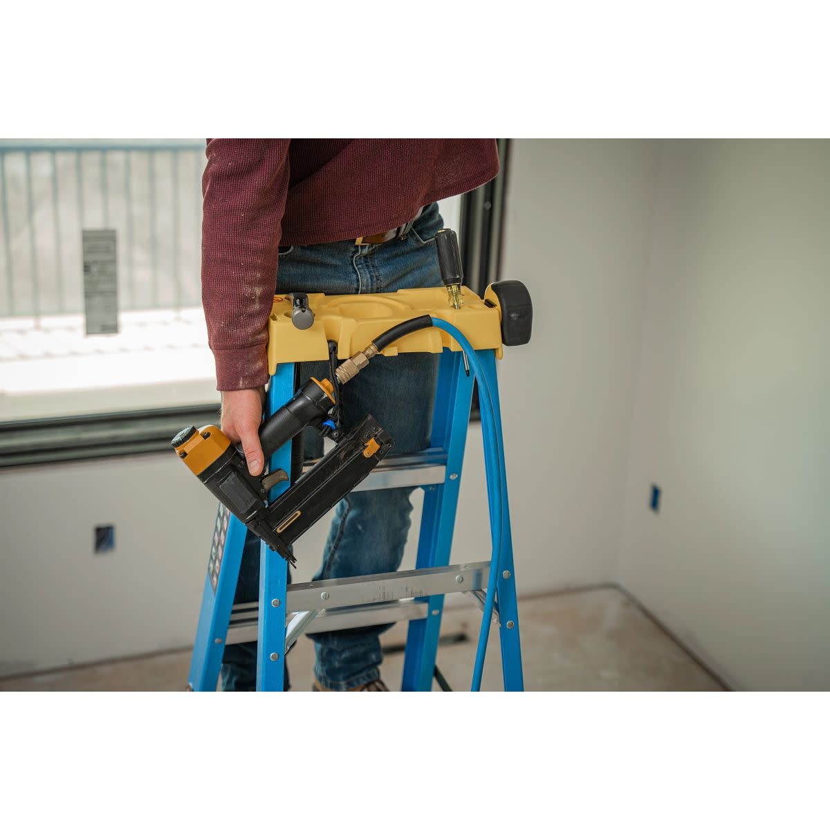 WERNER HAR9233 WERNER 6FT FIBERGLASS LADDER FS1O6