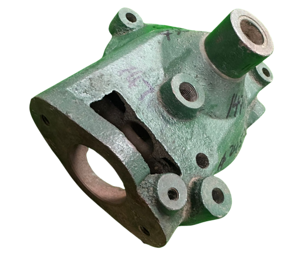 VEH14704 COVER/CAMSHAFT END
