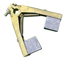 VEH15884 HOLDER/CARBON BRUSH 3 PHASE-WNR