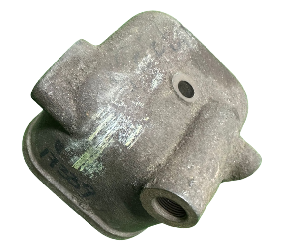 VEH17339 COVER/CYLINDER HEAD S195