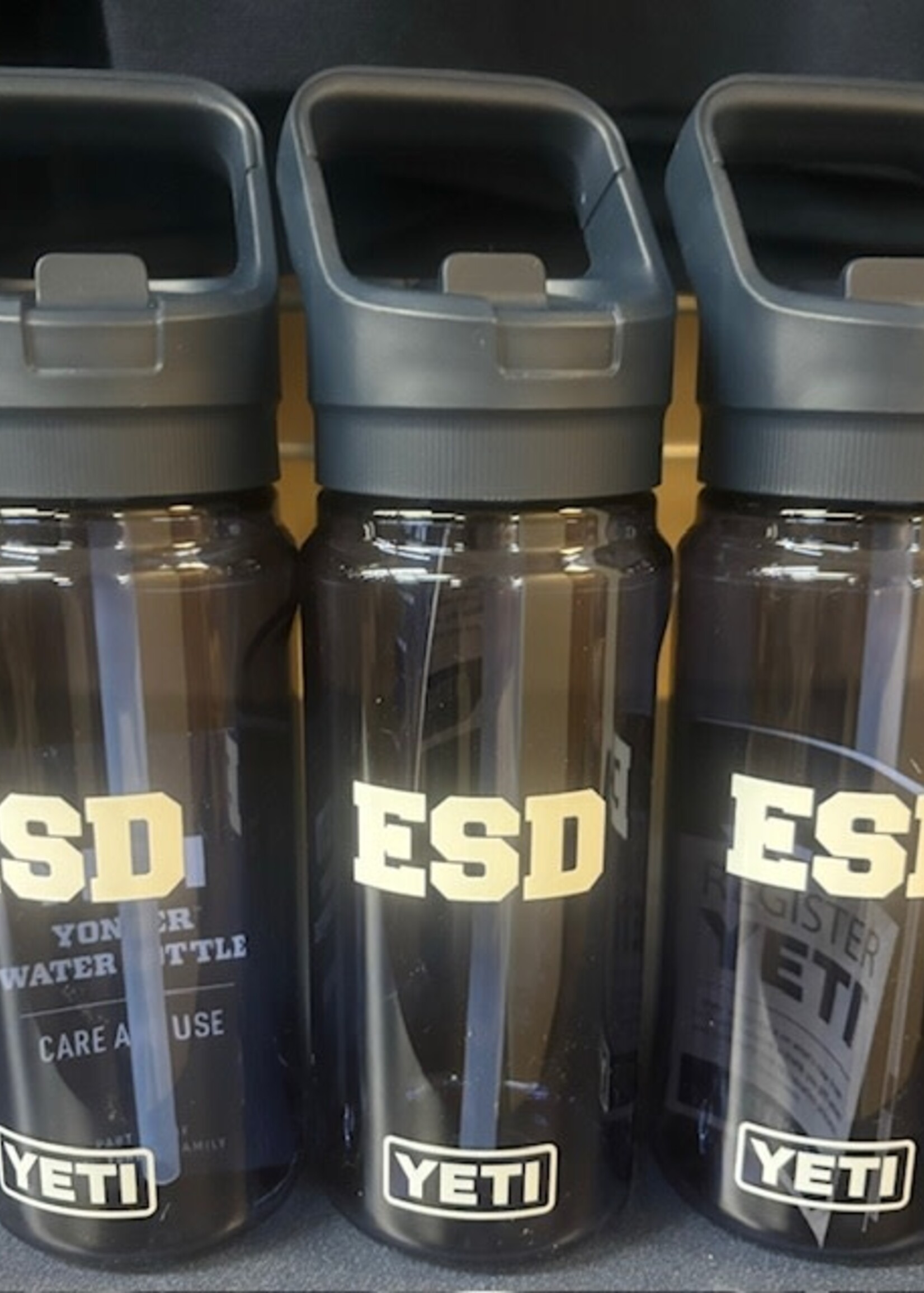 YETI Yonder .6L Straw Bottle Navy