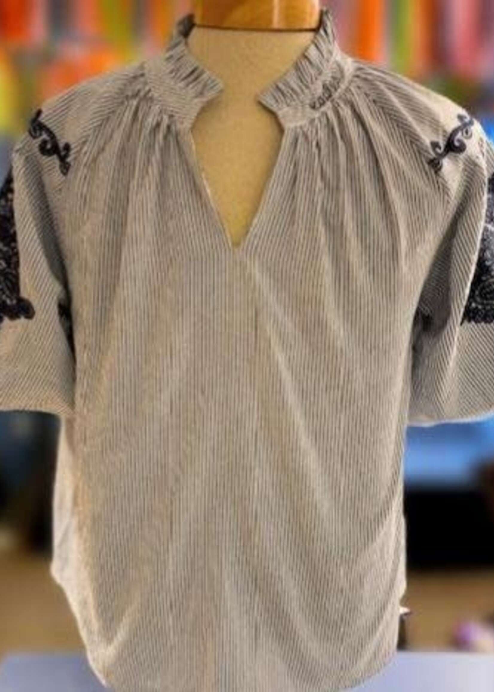 UMGEE - Embroidered Puff Sleeve