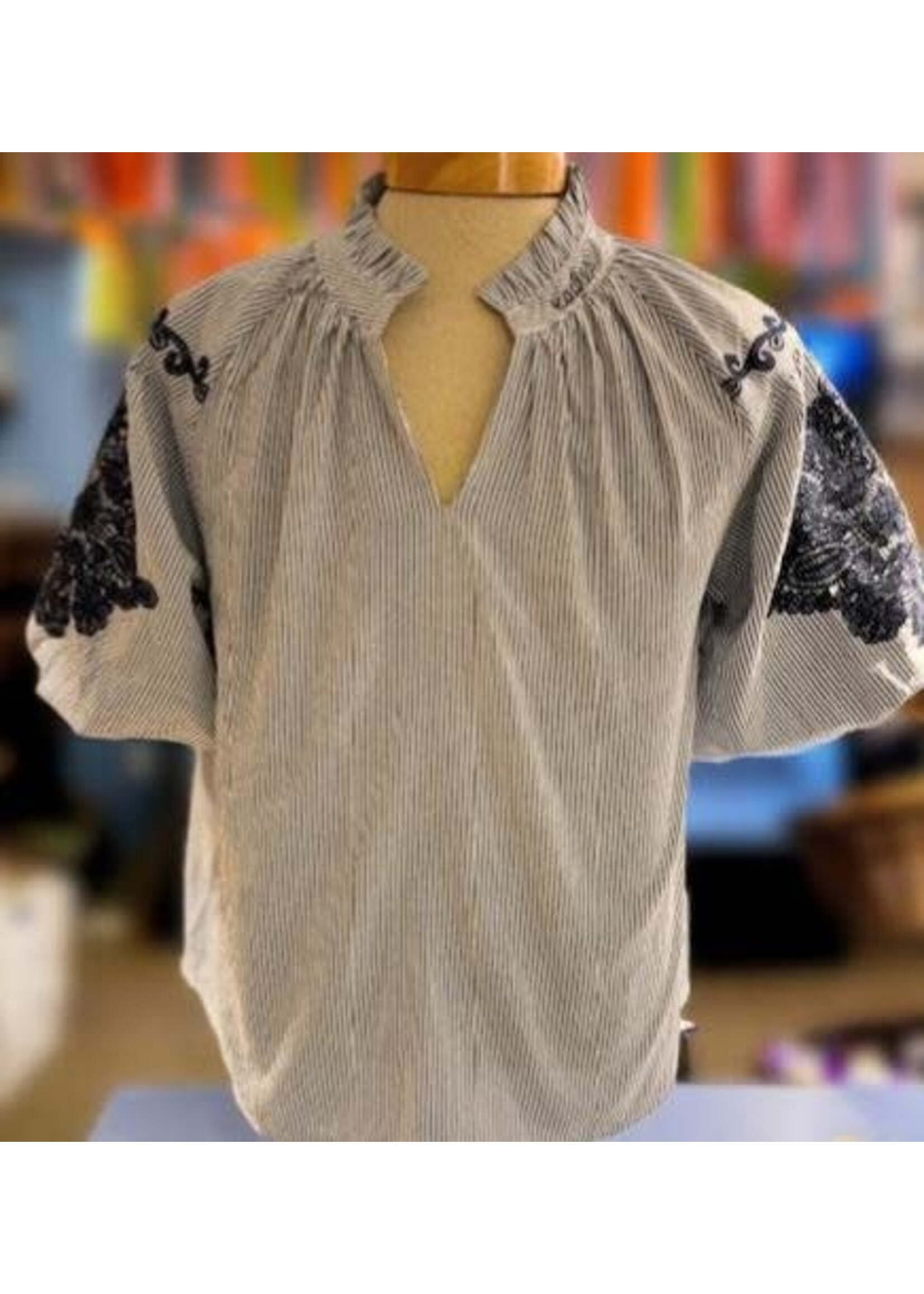 UMGEE - Embroidered Puff Sleeve