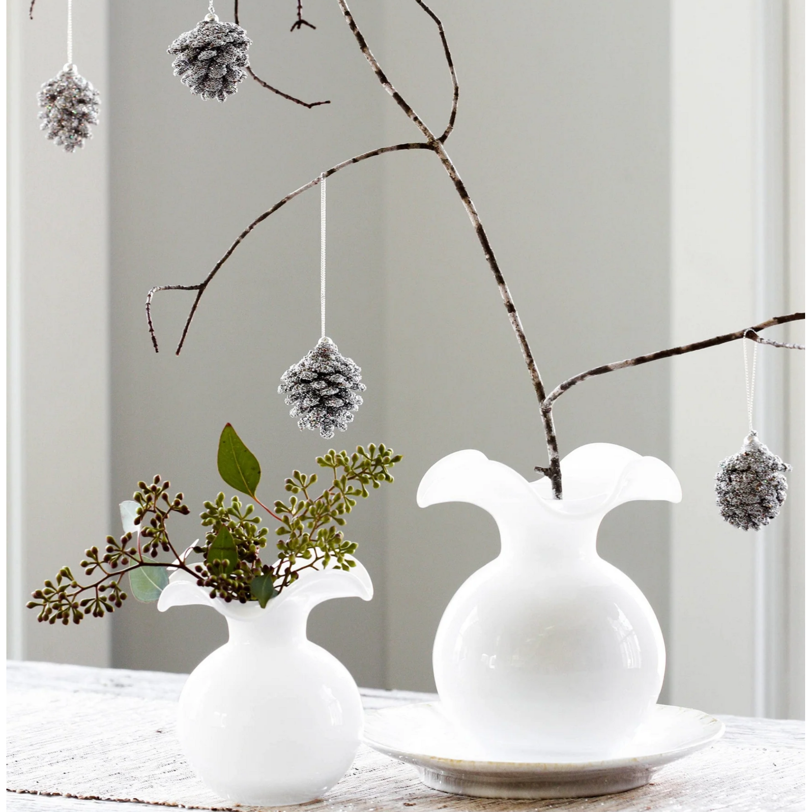 Vietri Hibiscus White Bud Vase