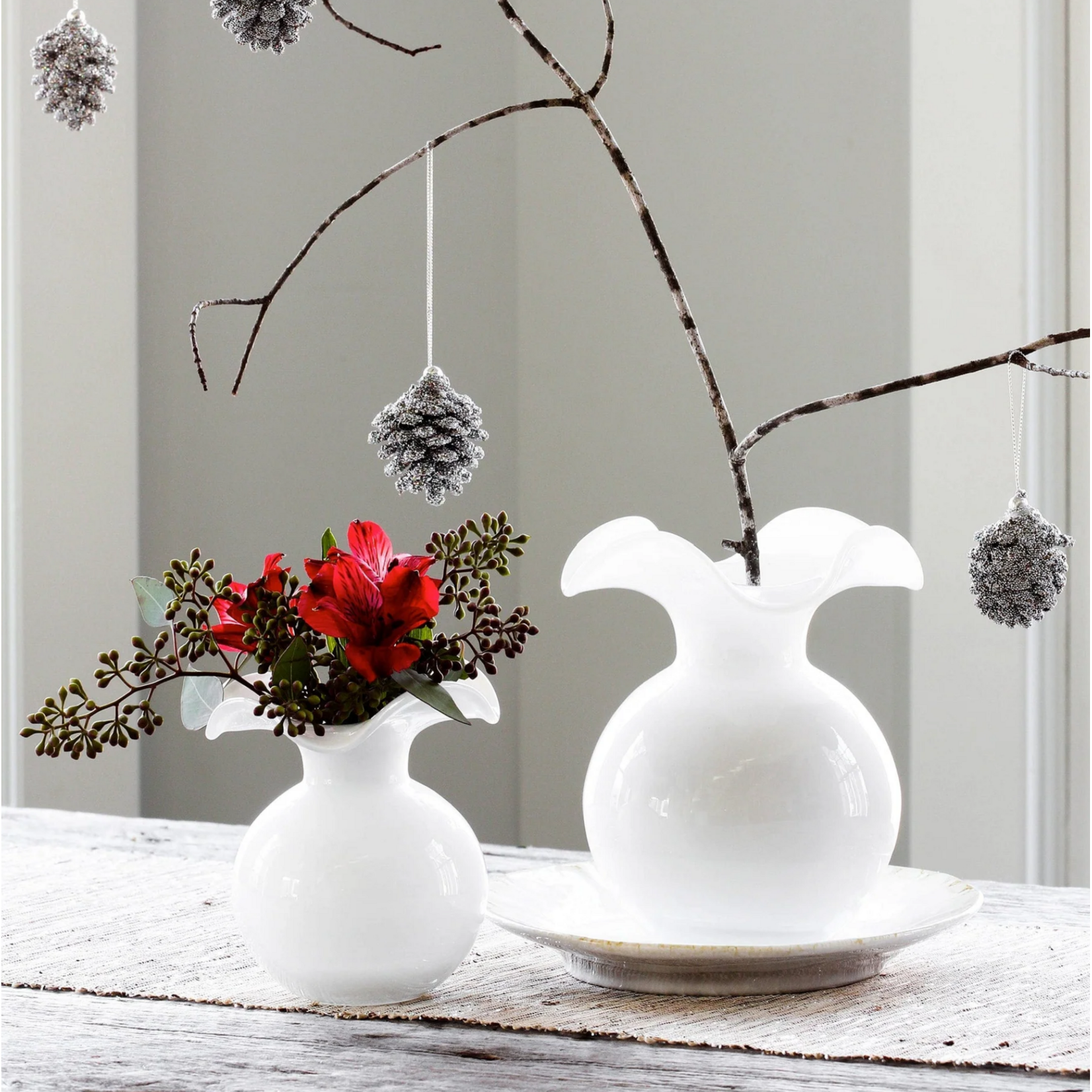 Vietri Hibiscus White Bud Vase