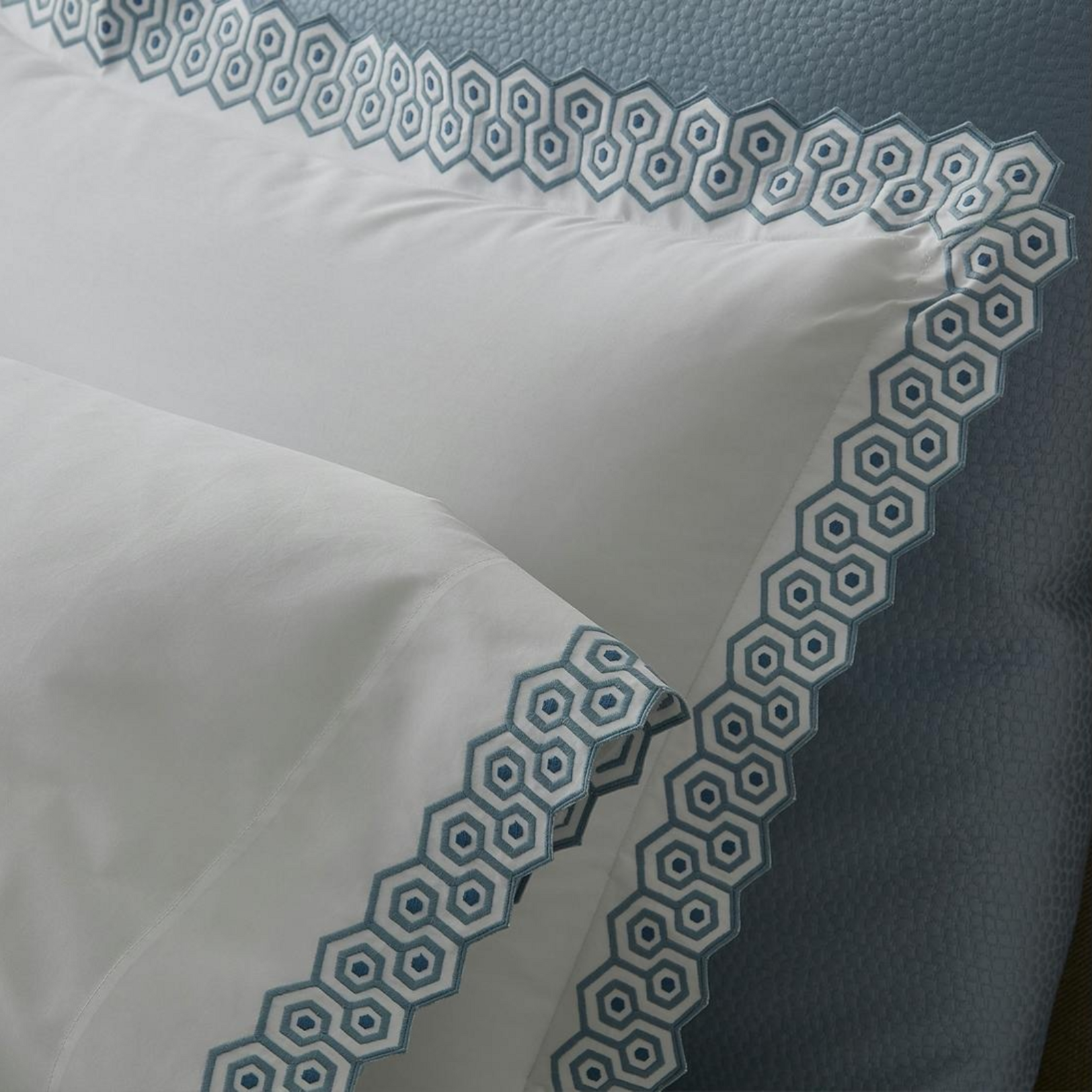 Matouk Matouk Felix Standard Pillowcase Pair Hazy Blue