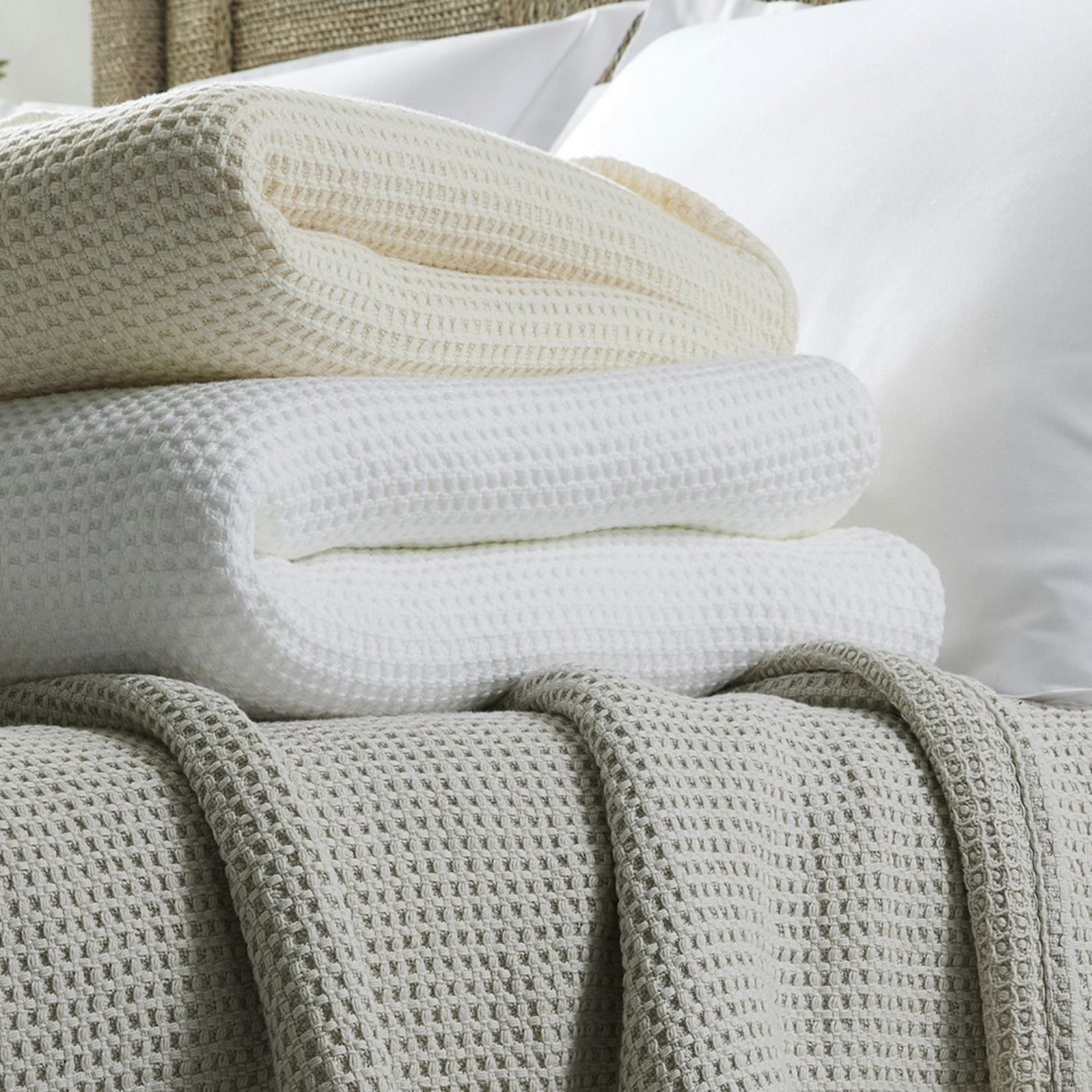 Matouk Matouk Chatham  Blanket Silver Queen