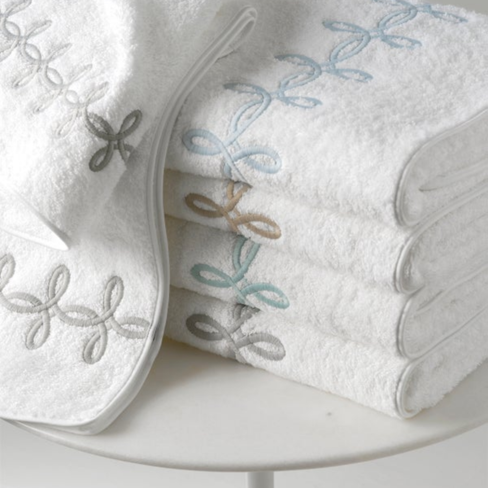 Matouk Matouk Gordian Knot Bath Towel Hazy Blue