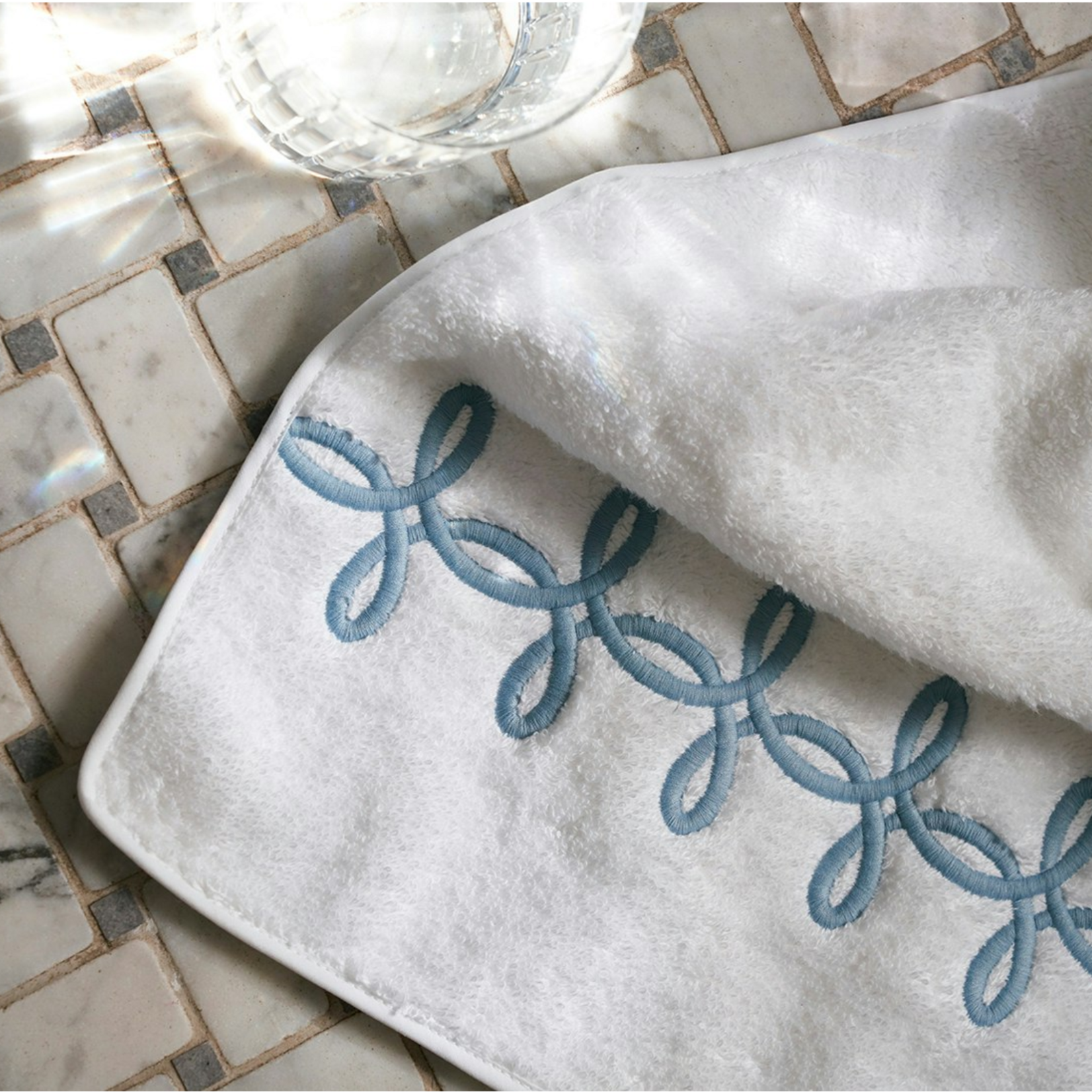 Matouk Matouk Gordian Knot Bath Towel Hazy Blue