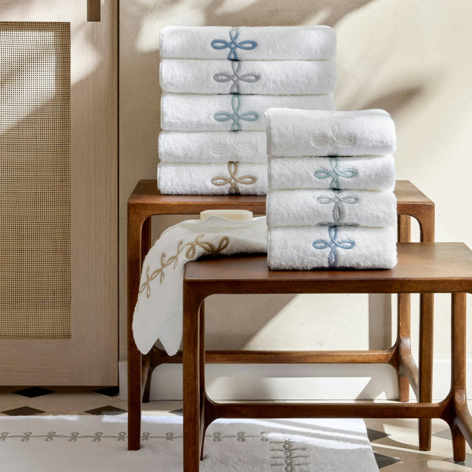 Matouk Matouk Gordian Knot Bath Towel Hazy Blue