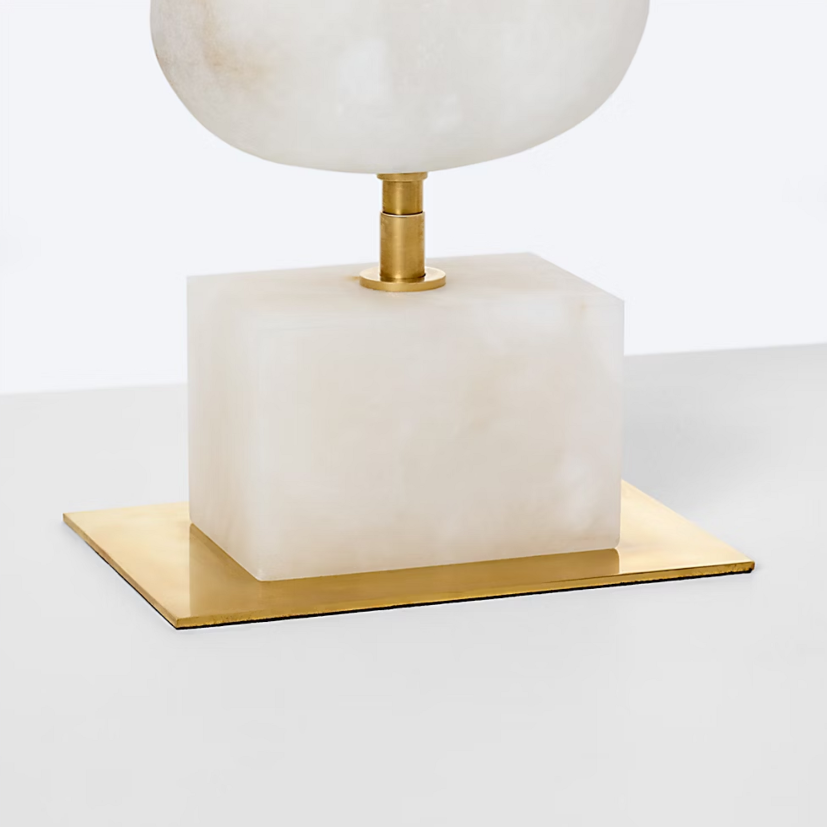 Visual Comfort Dani Medium Table Lamp