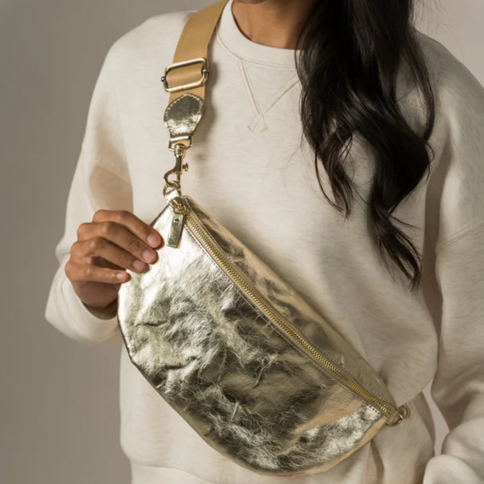 Uashmama Sling Body Bag