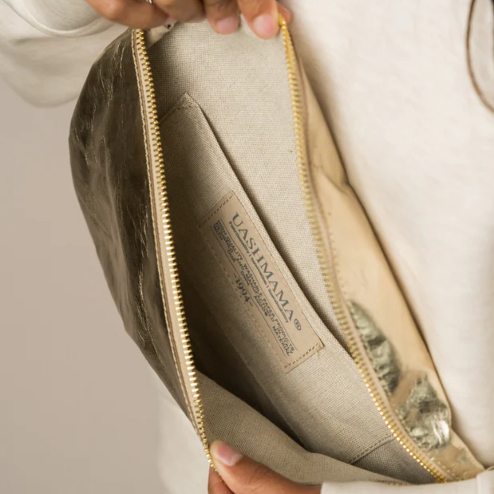 Uashmama Sling Body Bag