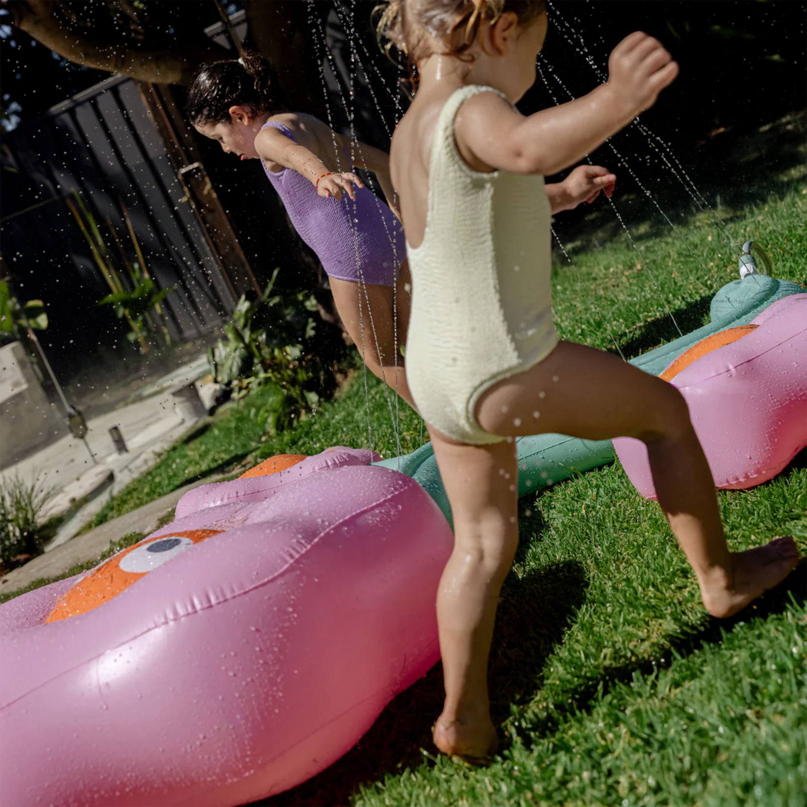 SunnyLife Inflatable Sprinkler Poppy the Peach
