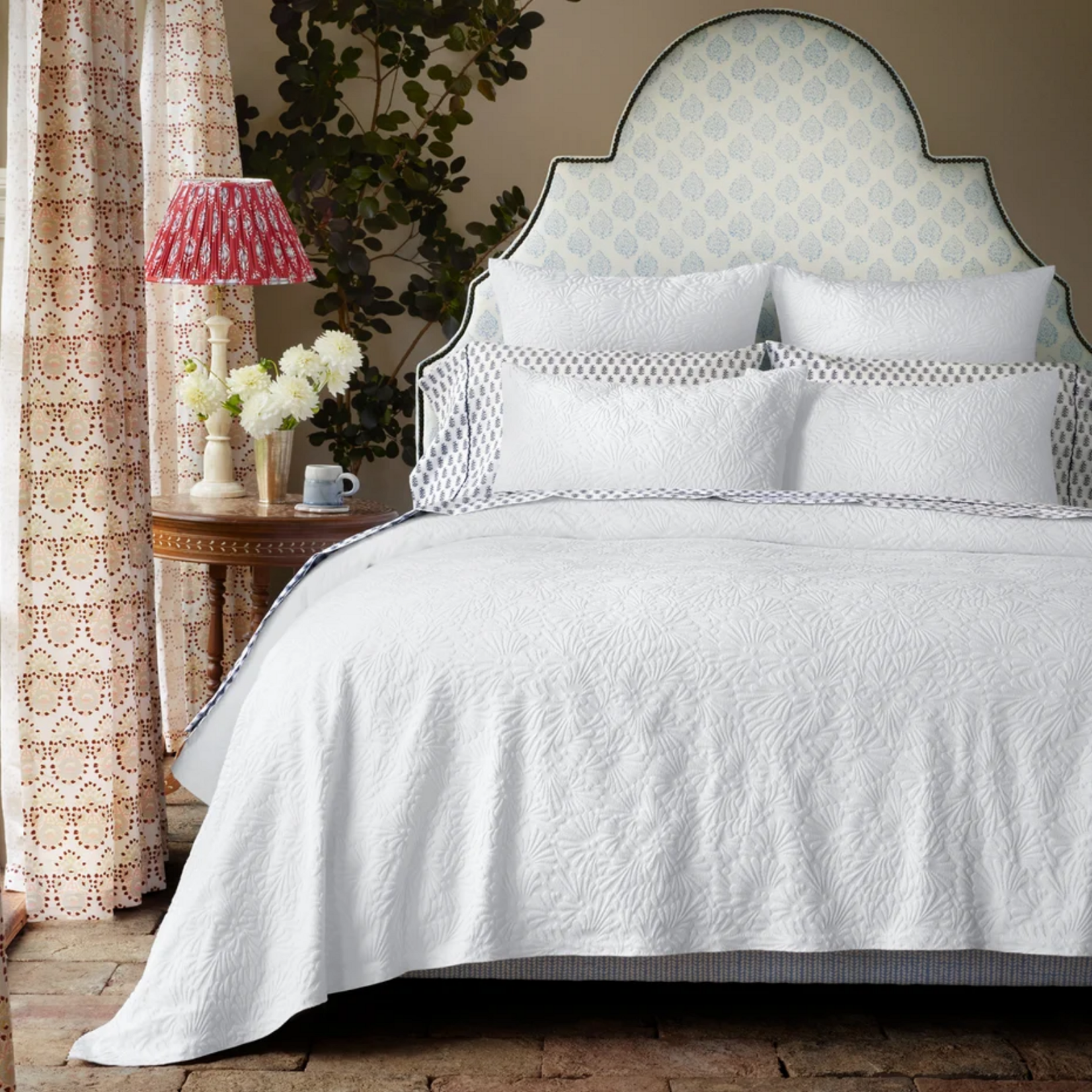 John Robshaw John Robshaw Meera White Coverlet Full/Queen