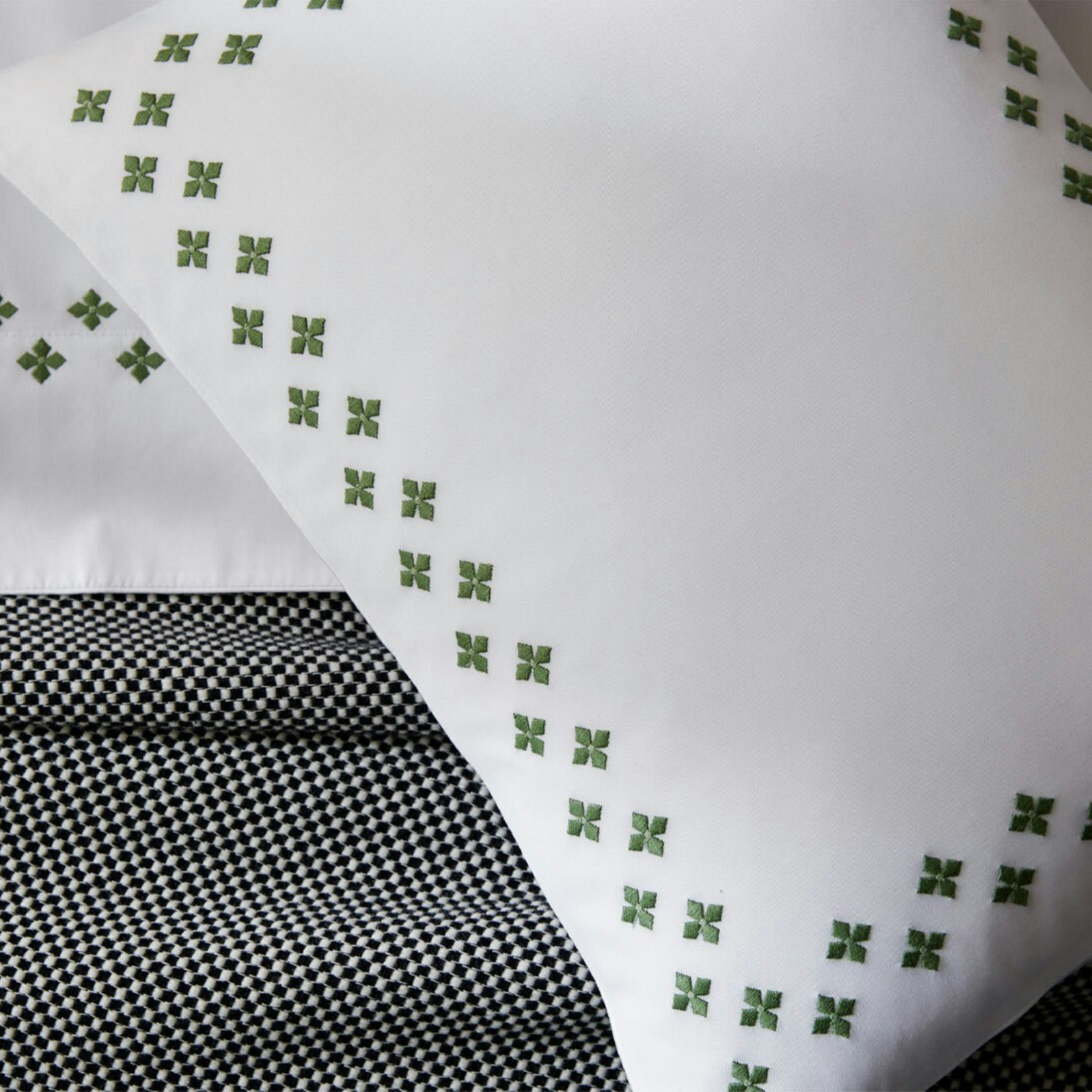 Matouk Matouk Casablanca Full/Queen Flat Sheet - Clover