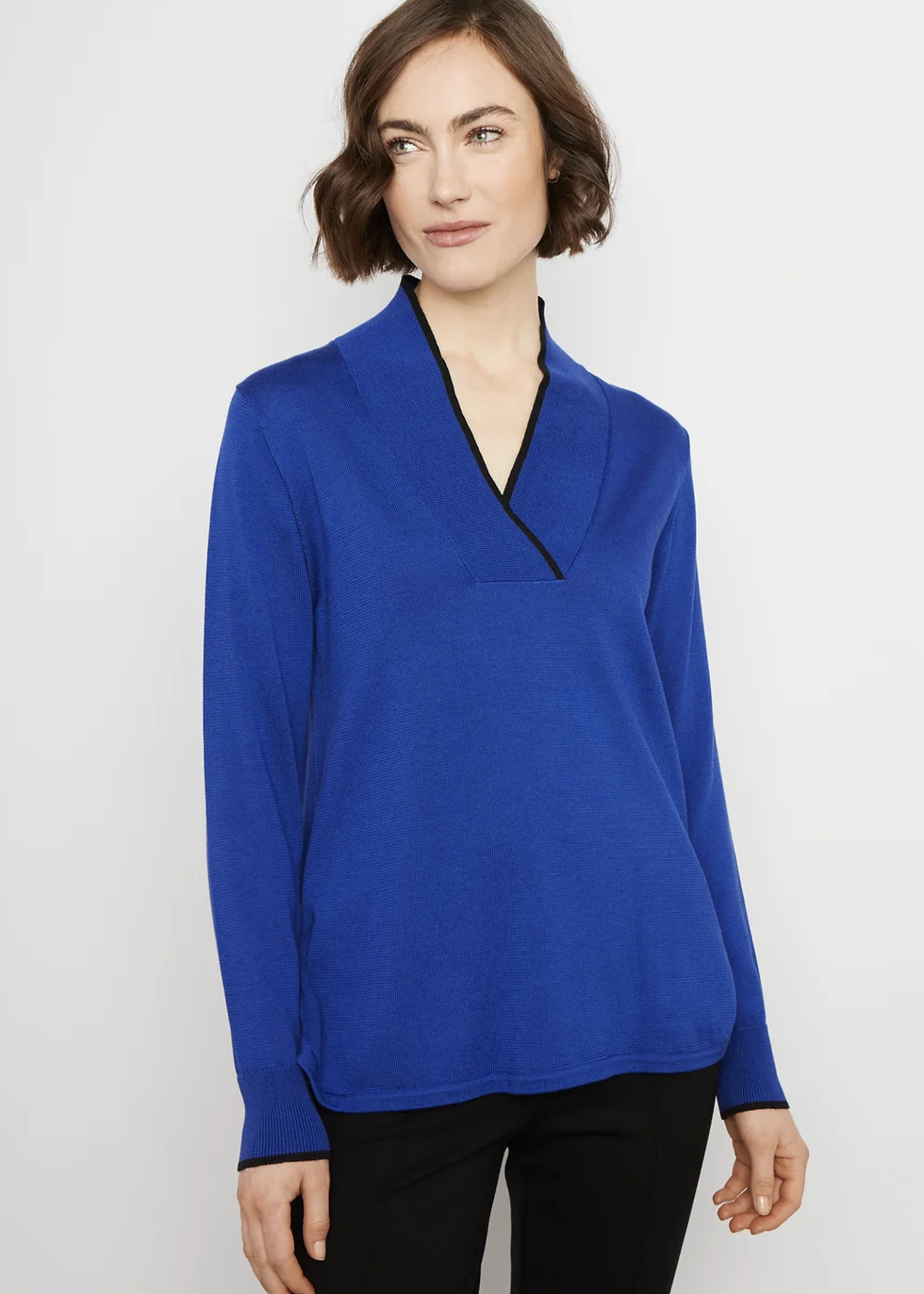 Bylyse Saphire v-neck collar sweater