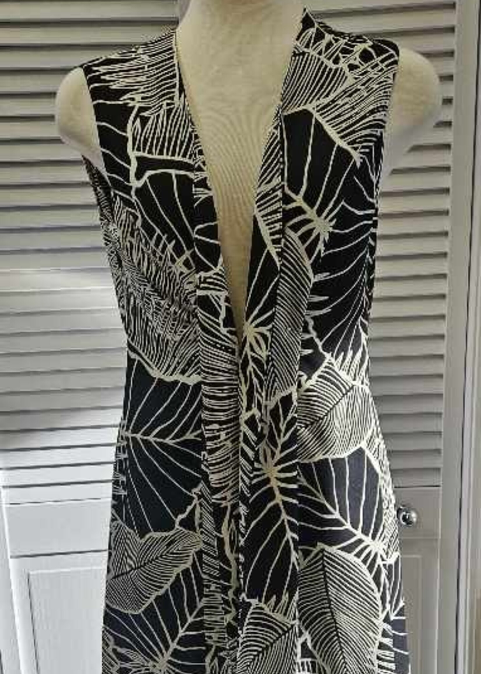 Frank Lyman Sleeveless printed cover-up