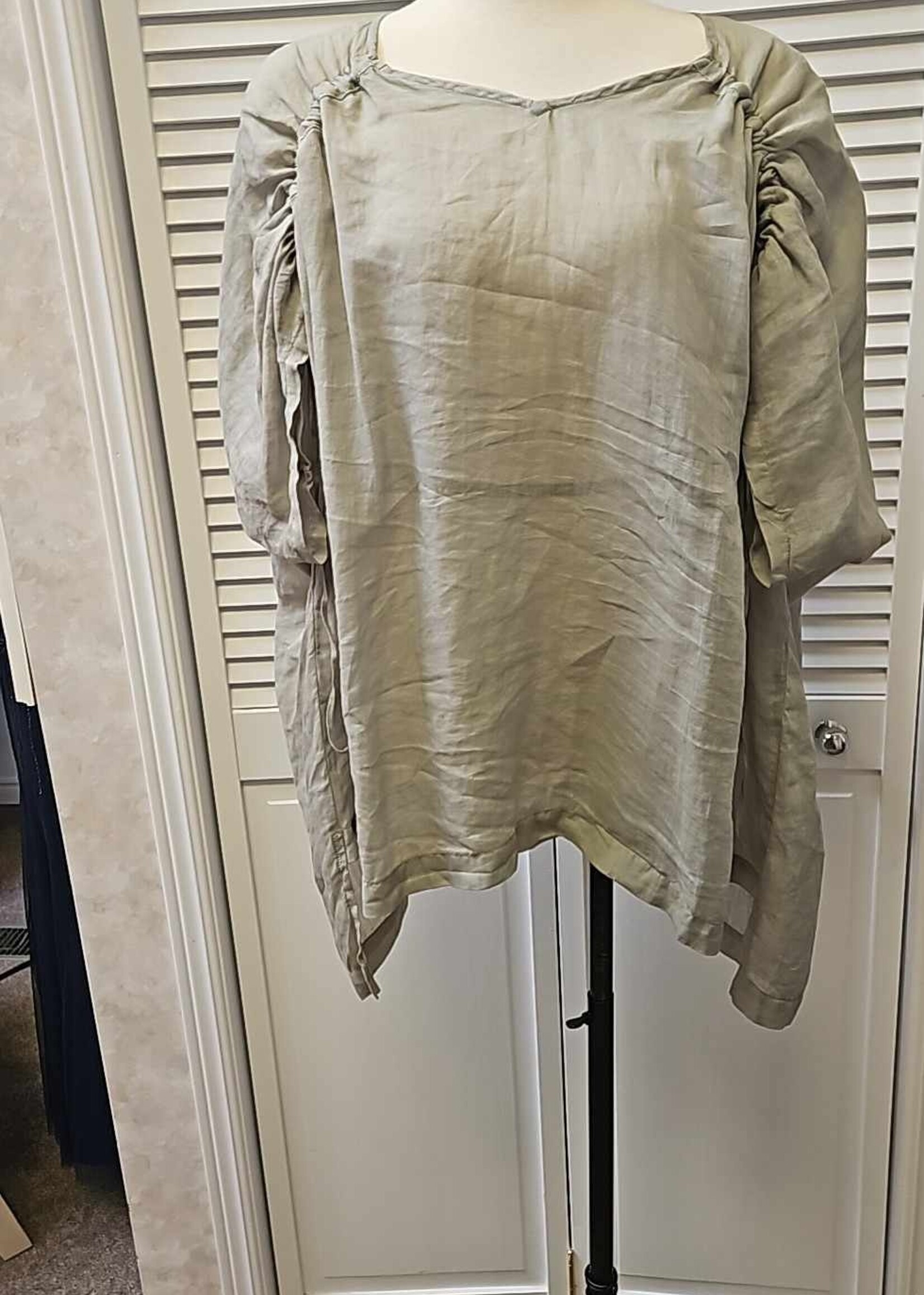 Lotus Eaters Tunic top w/ drawstring sleeve