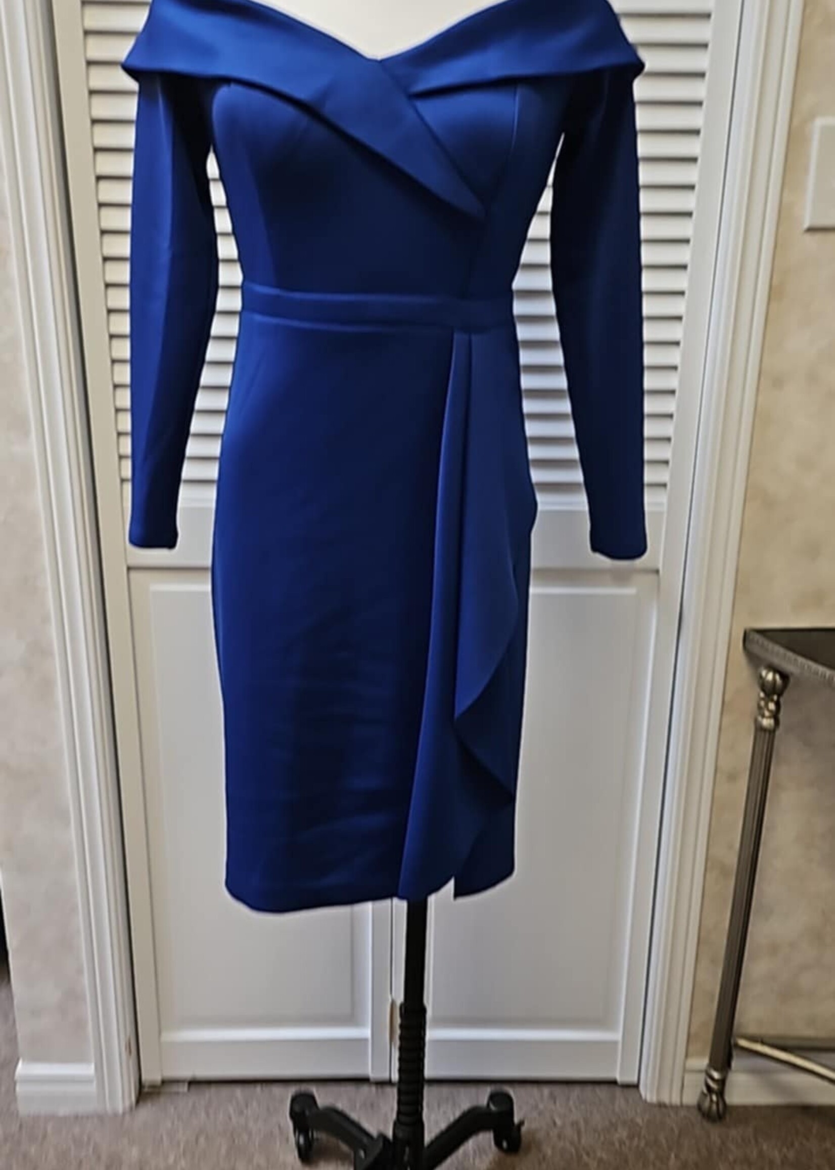 Frank Lyman Off the shoulder midi ruched bum