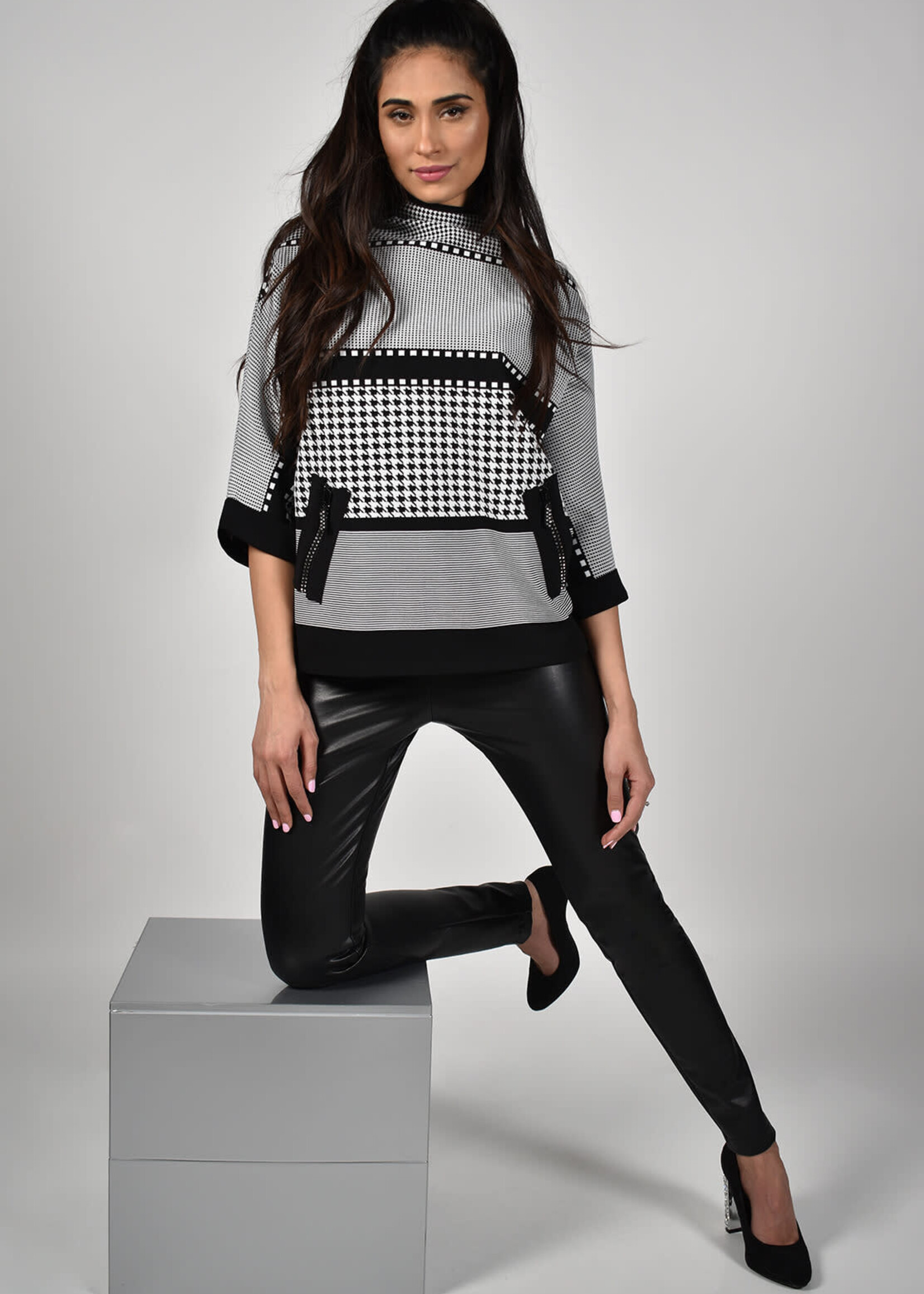 Frank Lyman Faux pull on leather pant