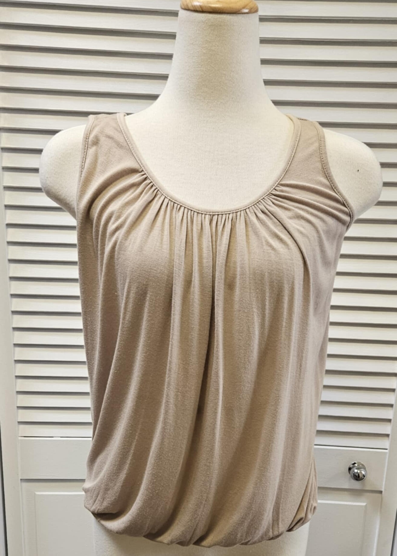 Angela Mara Puckered hem tank
