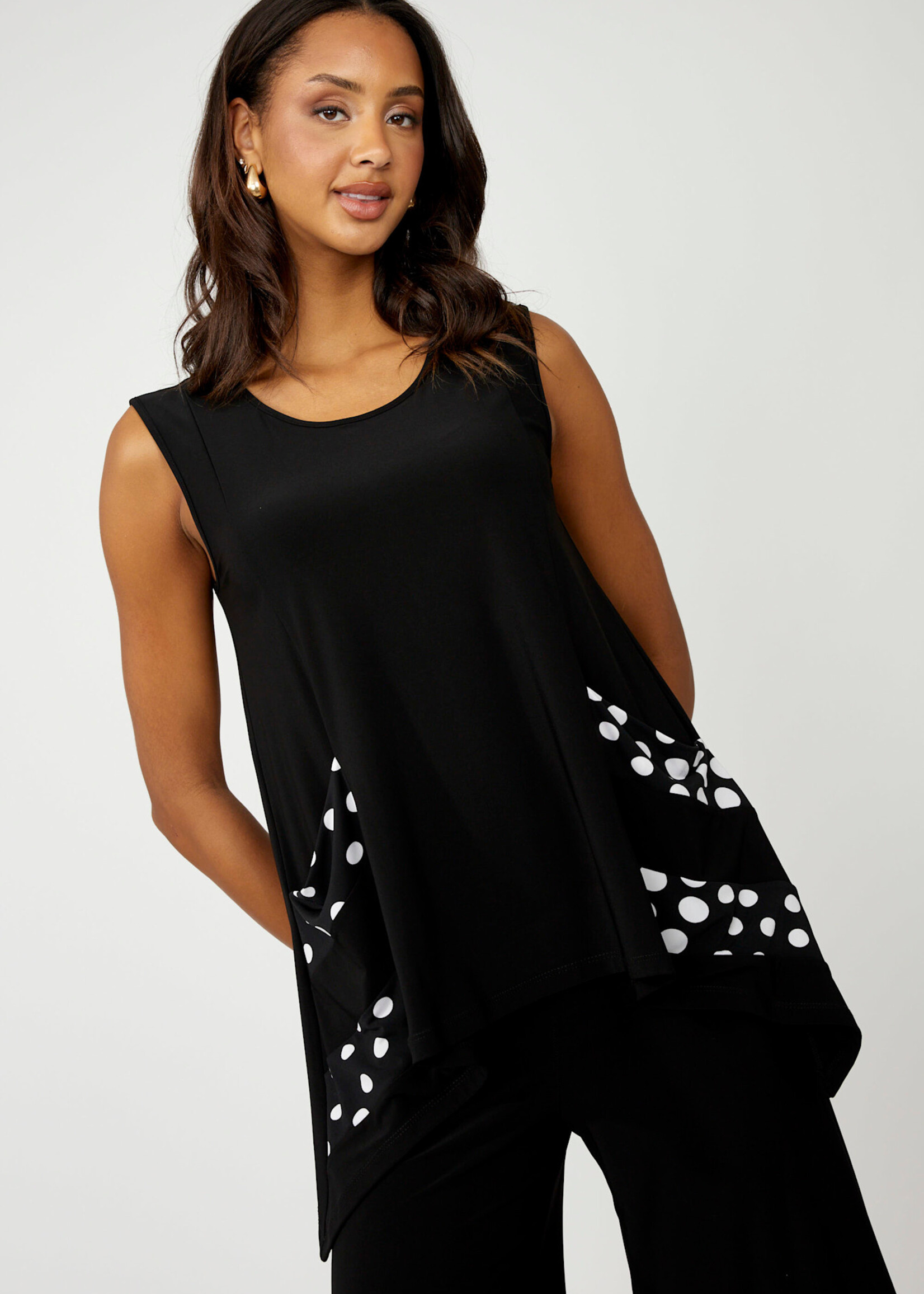 Frank Lyman Sleeveless pull- over tunic top