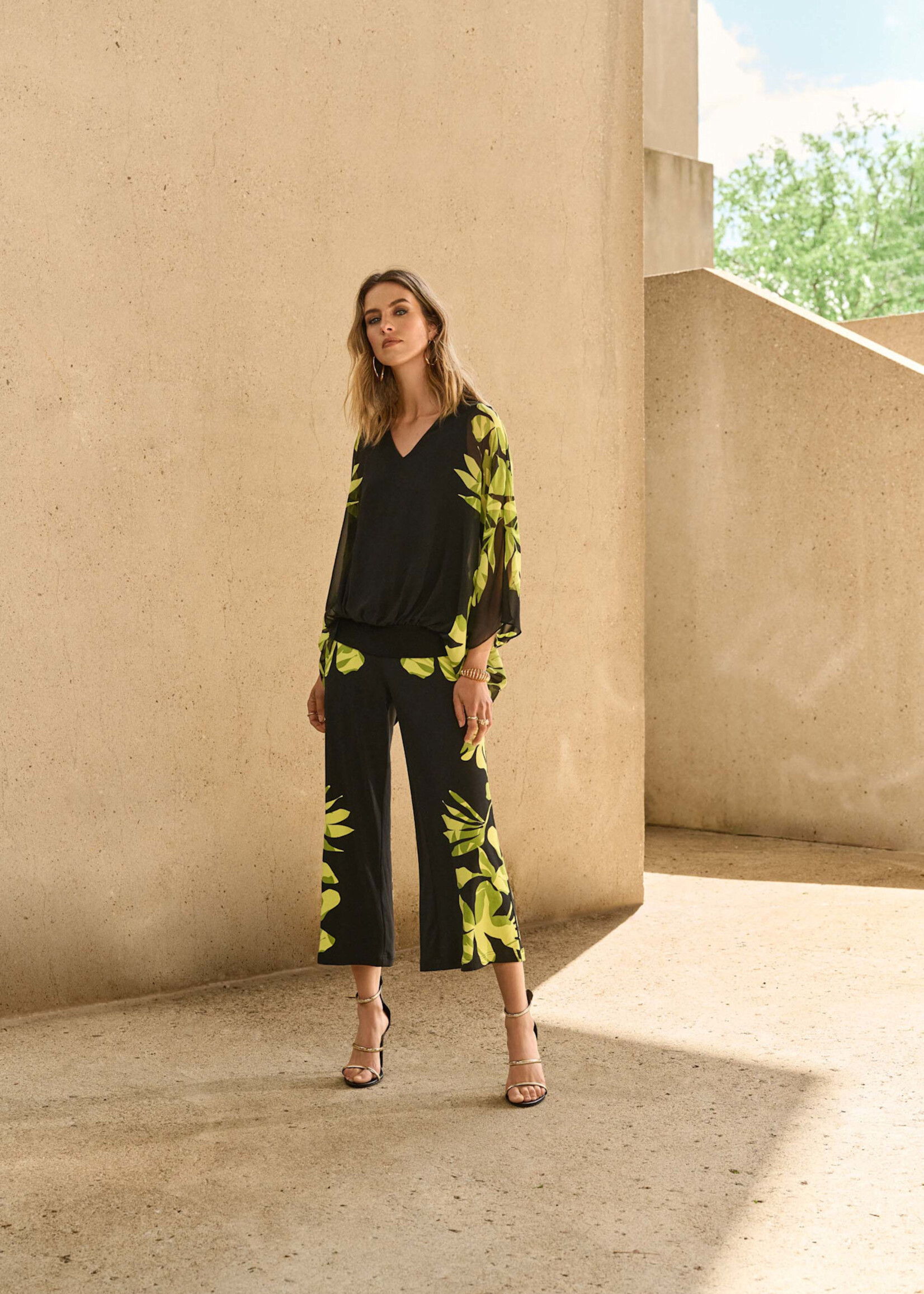 Joseph Ribkoff Floral crop wide leg pant