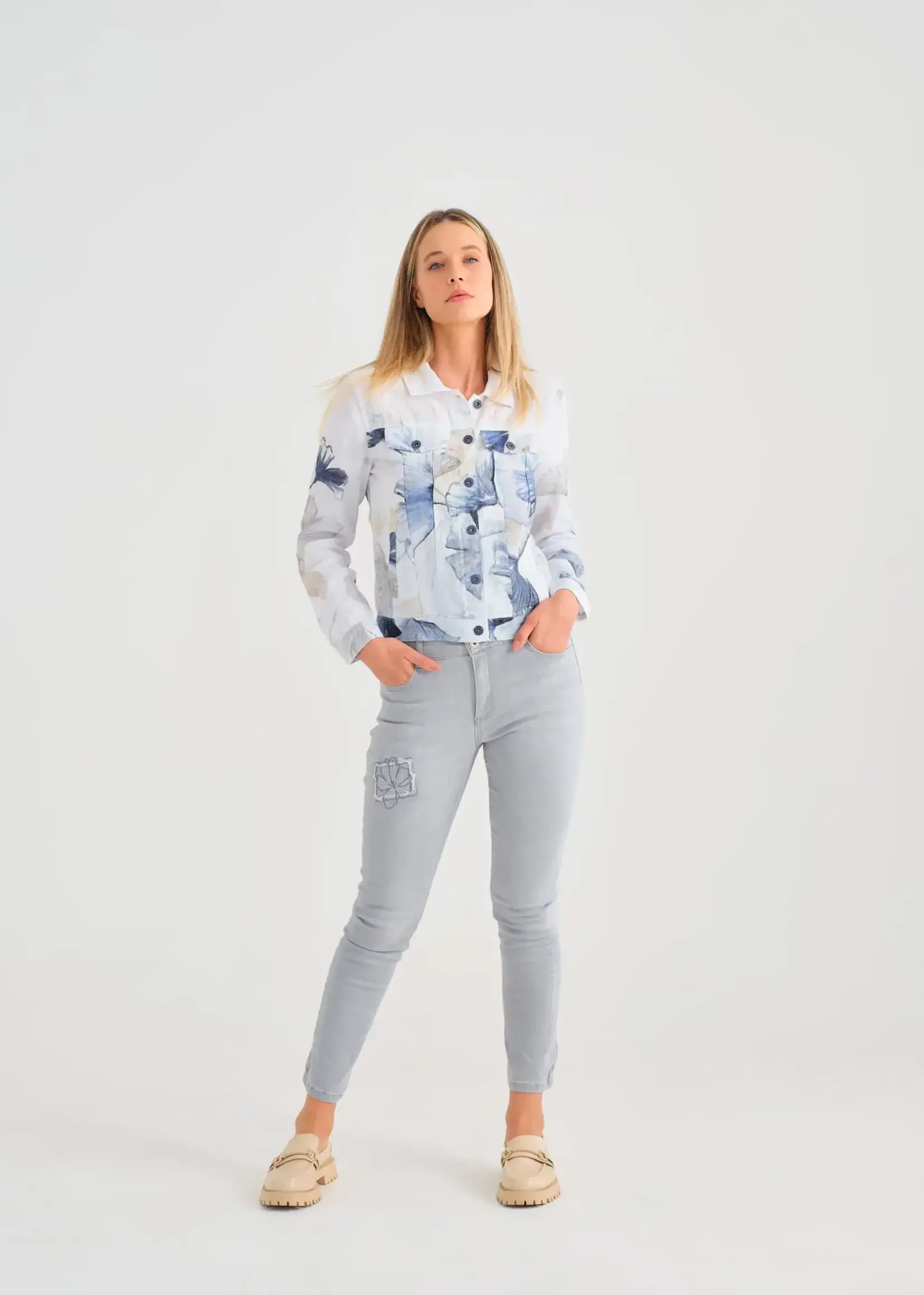 Dolcezza Droit Patch Embellished Ankle Jean