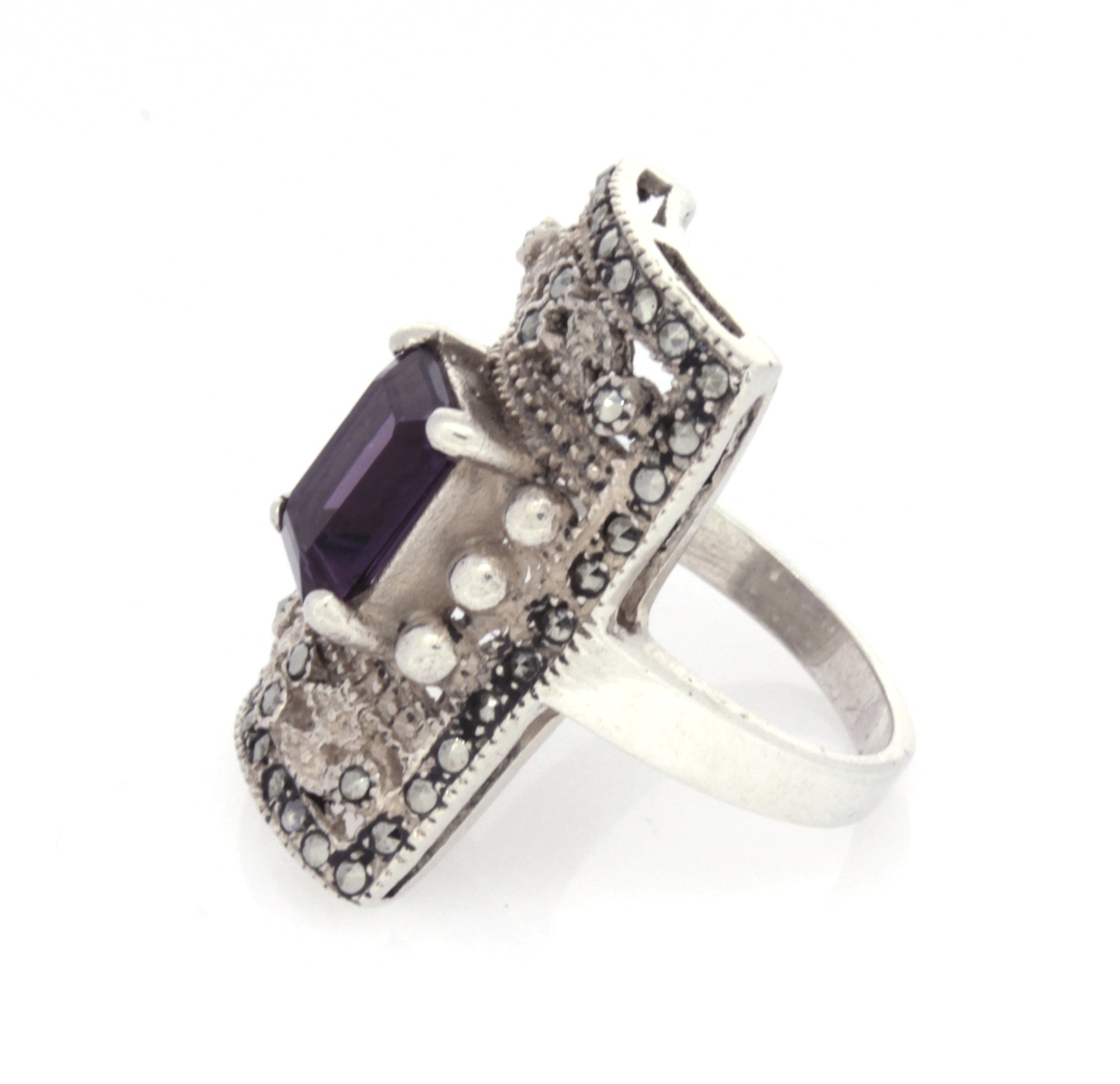 Manhattan G Cocktail Ring Collection - 9ct Gold Pink Amethyst Cushion Shape  Ring in Purple | Goldmark (AU)