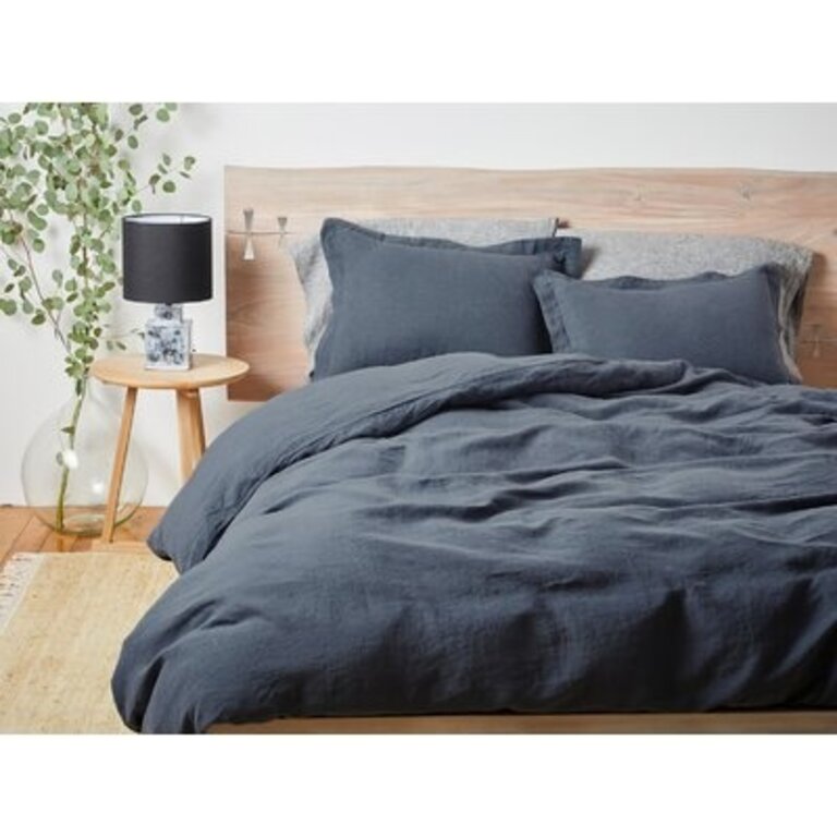 Relaxed Modern and Contemporary Duvet Cover Size: Full/Queen Duvet Cover, Color: Harbor Blue