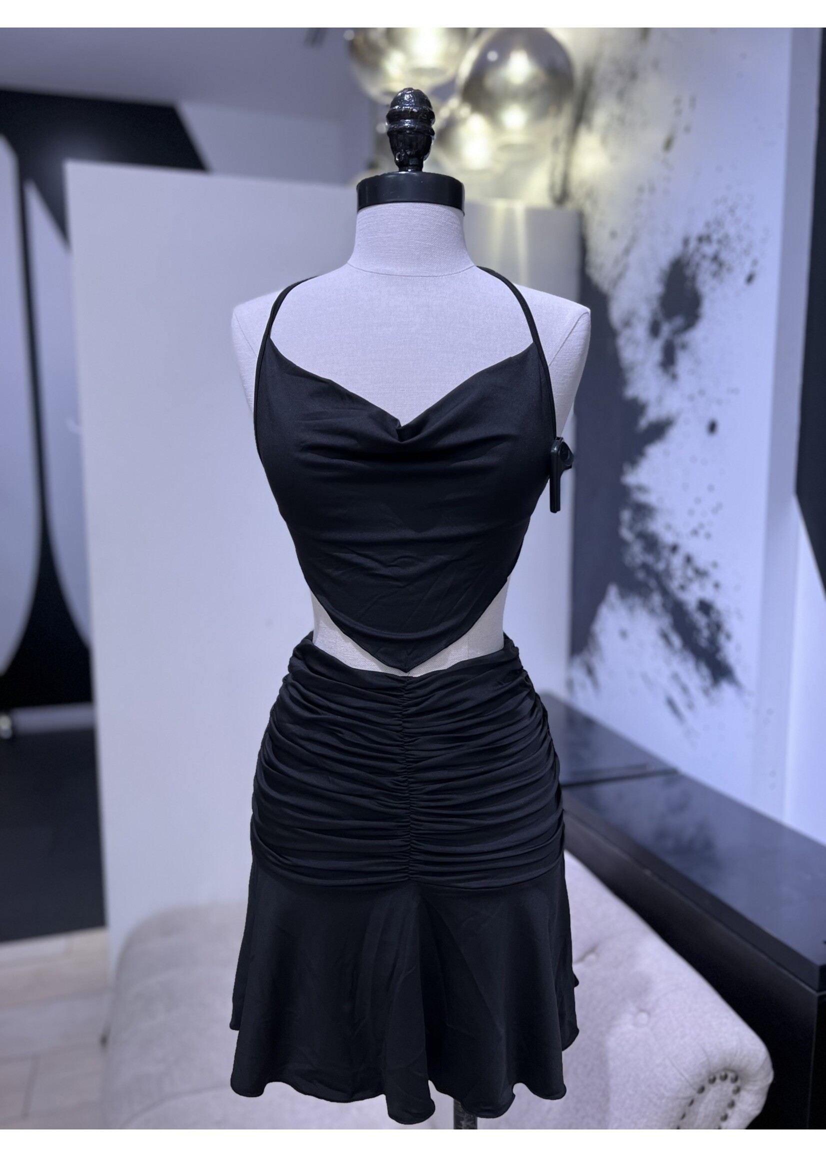 LEXISSBOUTIQUE halter neck solid top and ruched mini skirt set