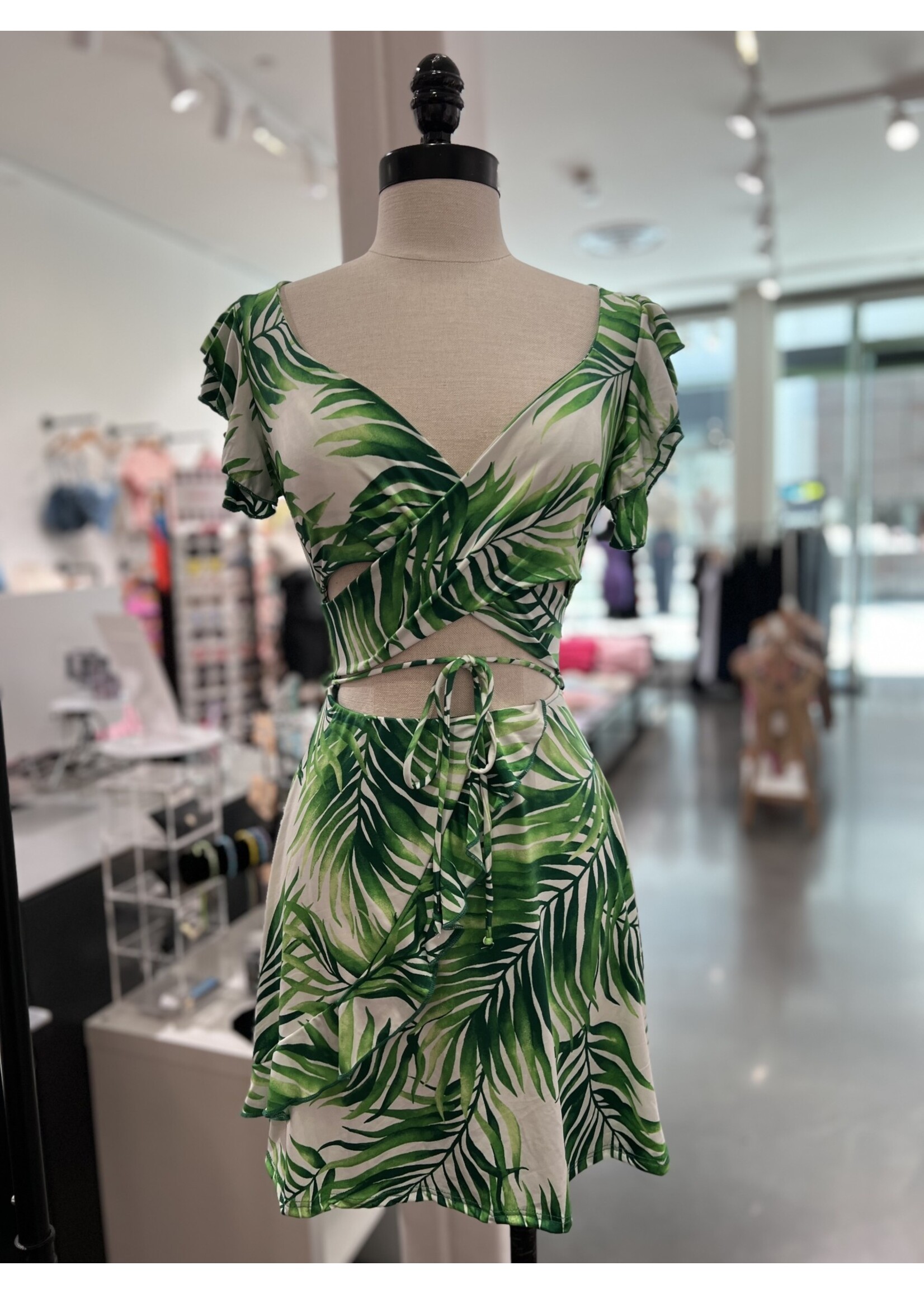 LEXISSBOUTIQUE leaf print layered ruffle -  waist tie dress