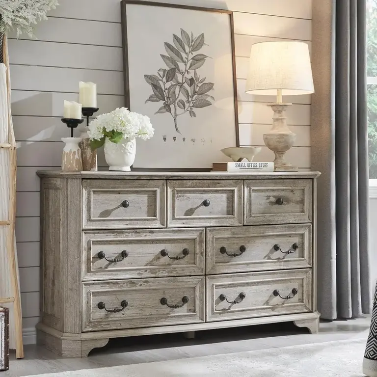 Armaan Vintage Farmhouse 7 Drawers Dresser Color: Light Rustic Oak