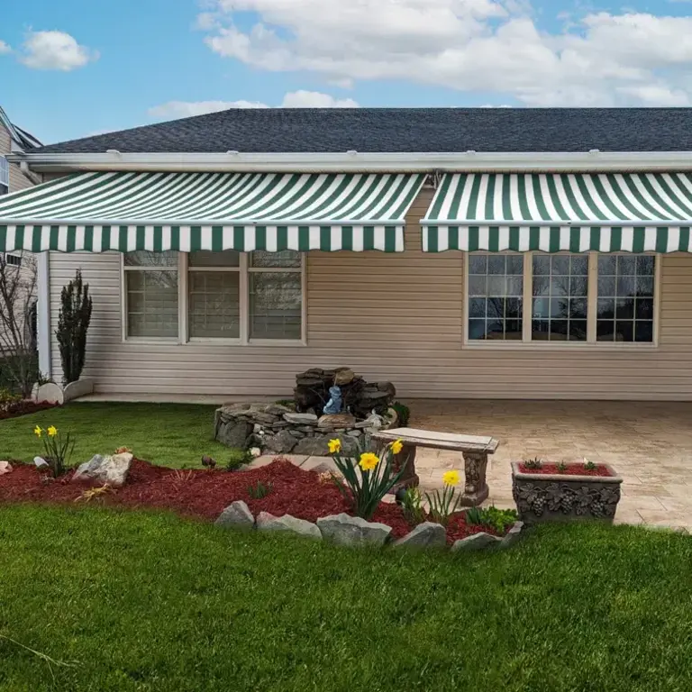 LX-Maui Awntech Patio Retractable Awning Size: 8.5" H x 144" W x 120" D, Color: Forest / White, Motor Orientation: Right Side