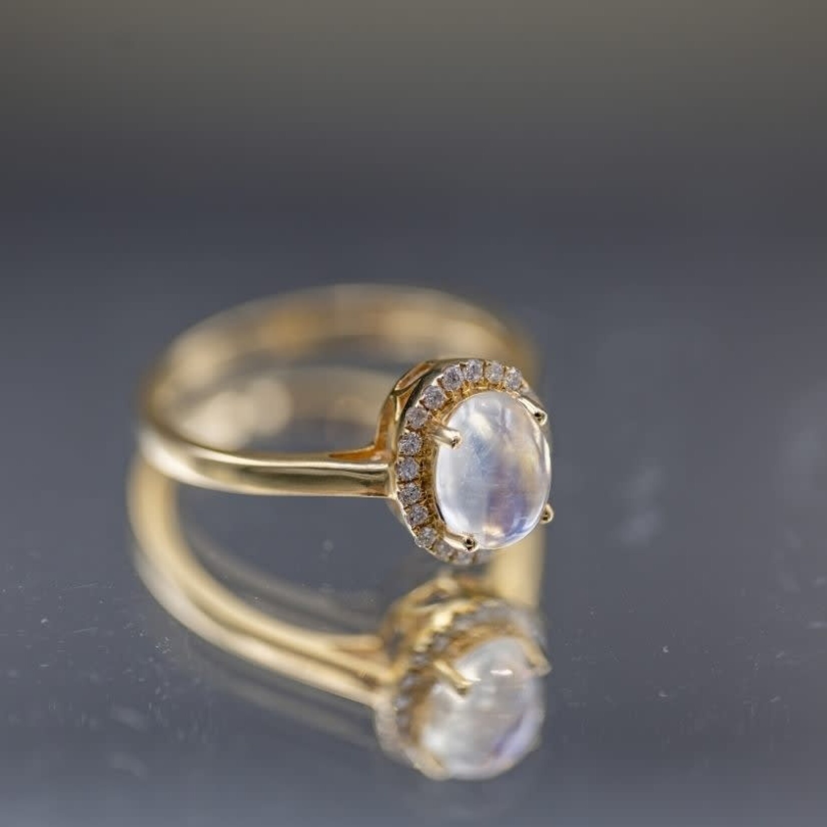 14k Yellow Gold Natural Rainbow Moonstone Fashion Ring with .14ctw Diamonds