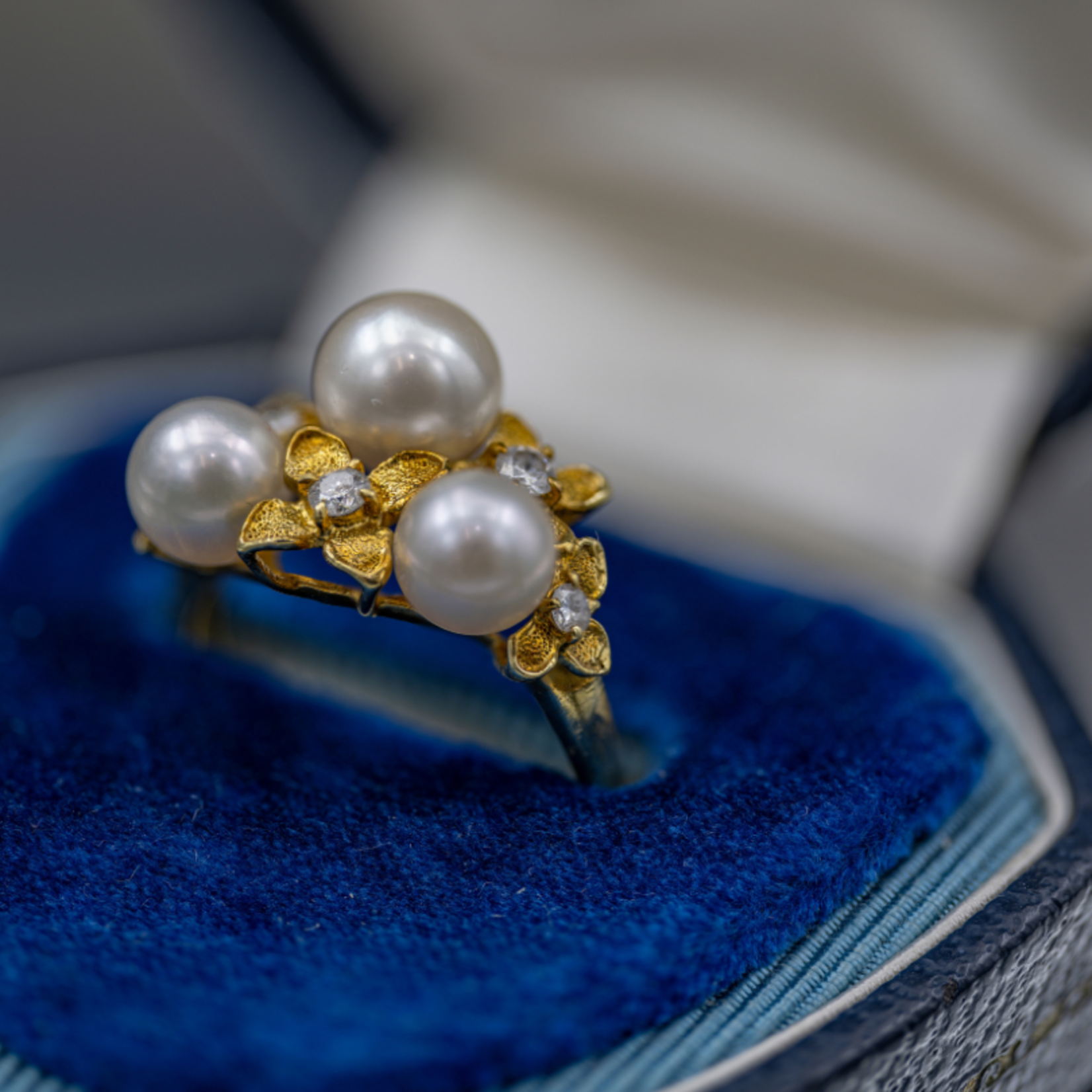 SJ Custom Jewelers Vintage 18k Yellow Gold  Pearl &  .05ctw  Round Diamond Flower Ring
