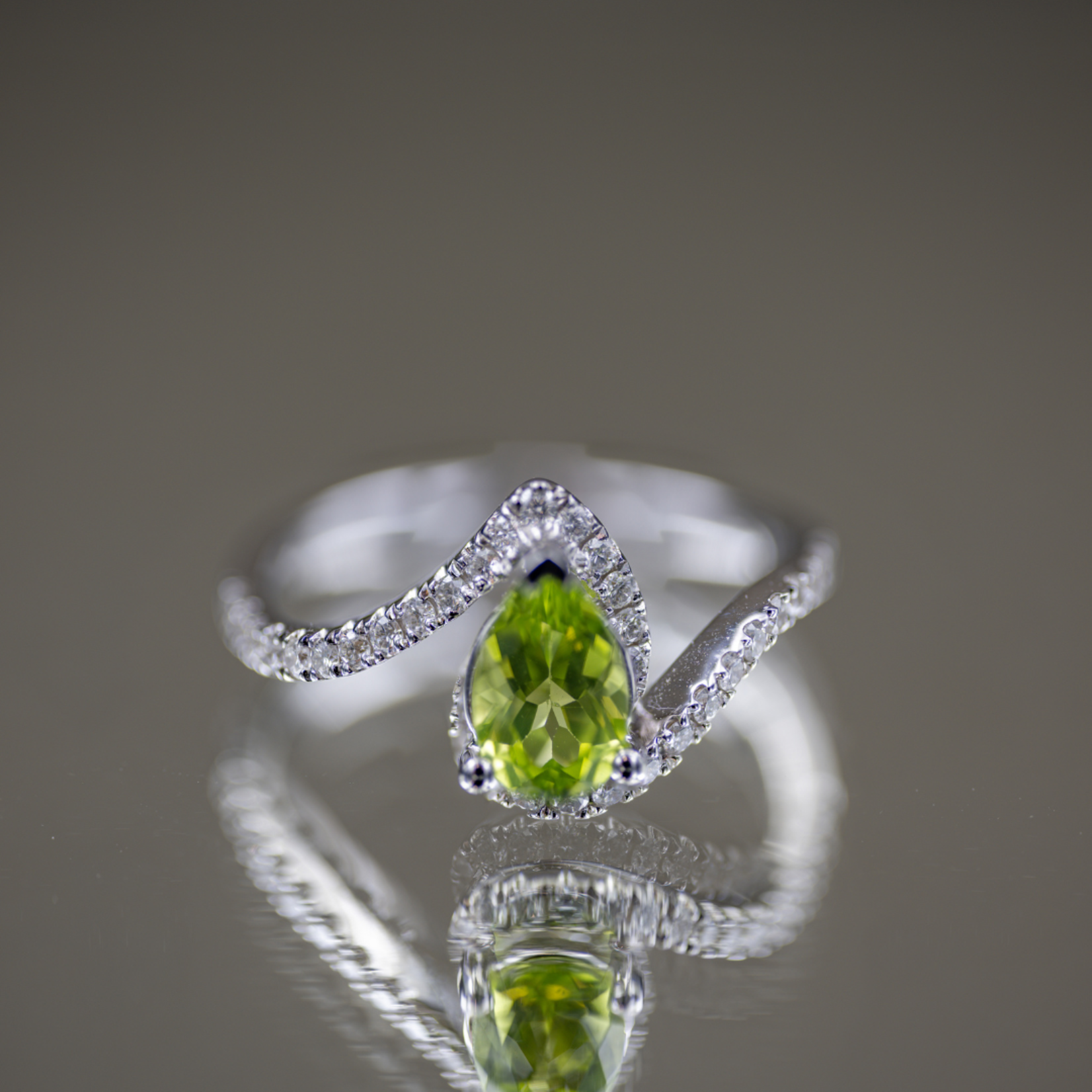14k White Gold 1ct Marquis Peridot & .32ctw Diamond Fashion Ring