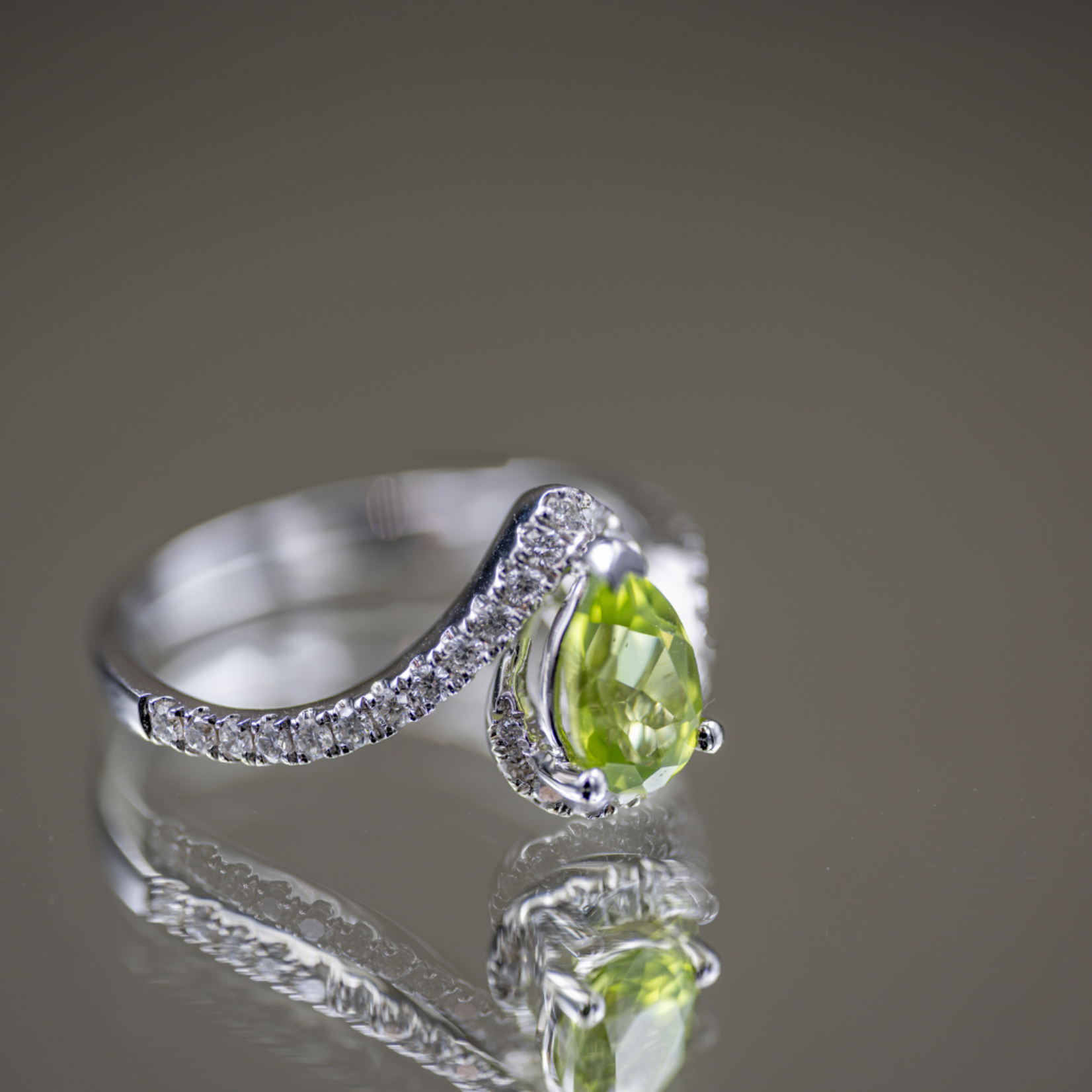 14k White Gold 1ct Marquis Peridot & .32ctw Diamond Fashion Ring