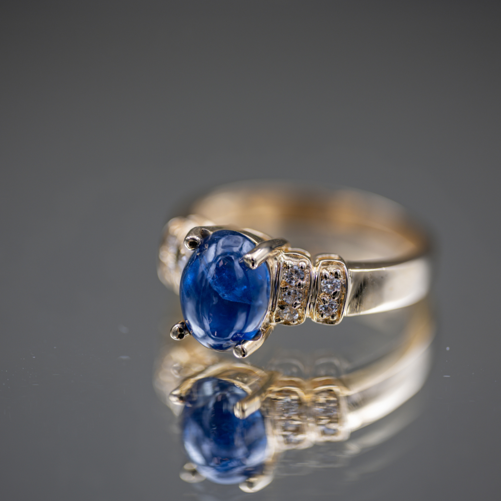 SJ Custom Jewelers 14k Yellow Gold 2.65ct Cabachon Blue Sapphire & Diamond Accent Ring